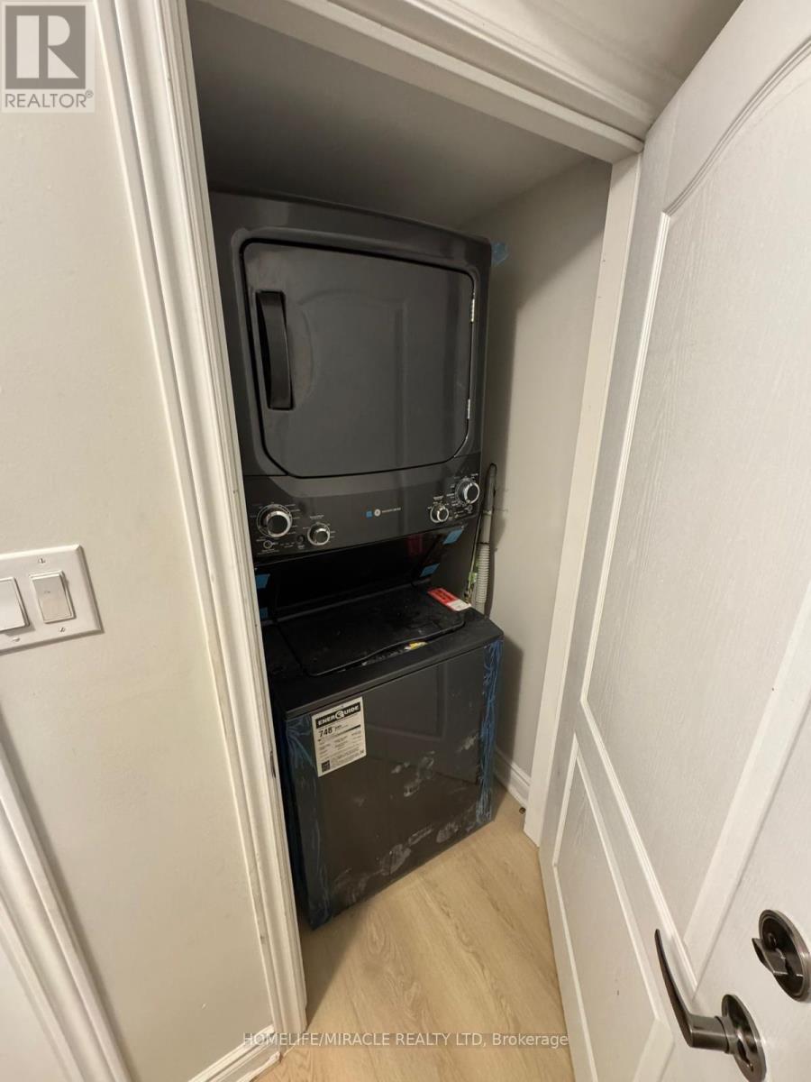 40 Eberly Woods Drive, Caledon, ON - Indoor Photo Showing Laundry Room