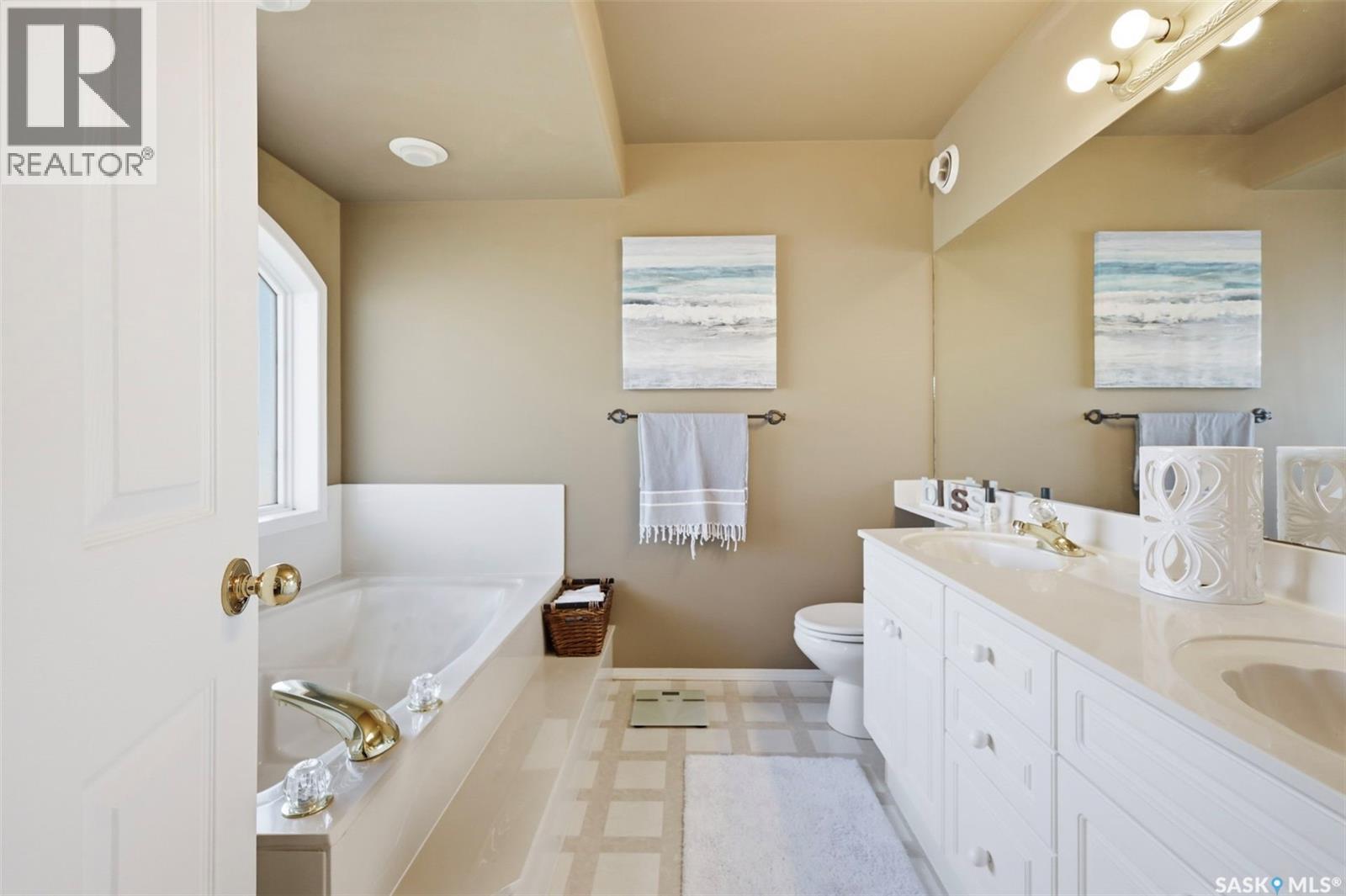 311 Guenter Crescent, Saskatoon, SK - Indoor Photo Showing Bathroom