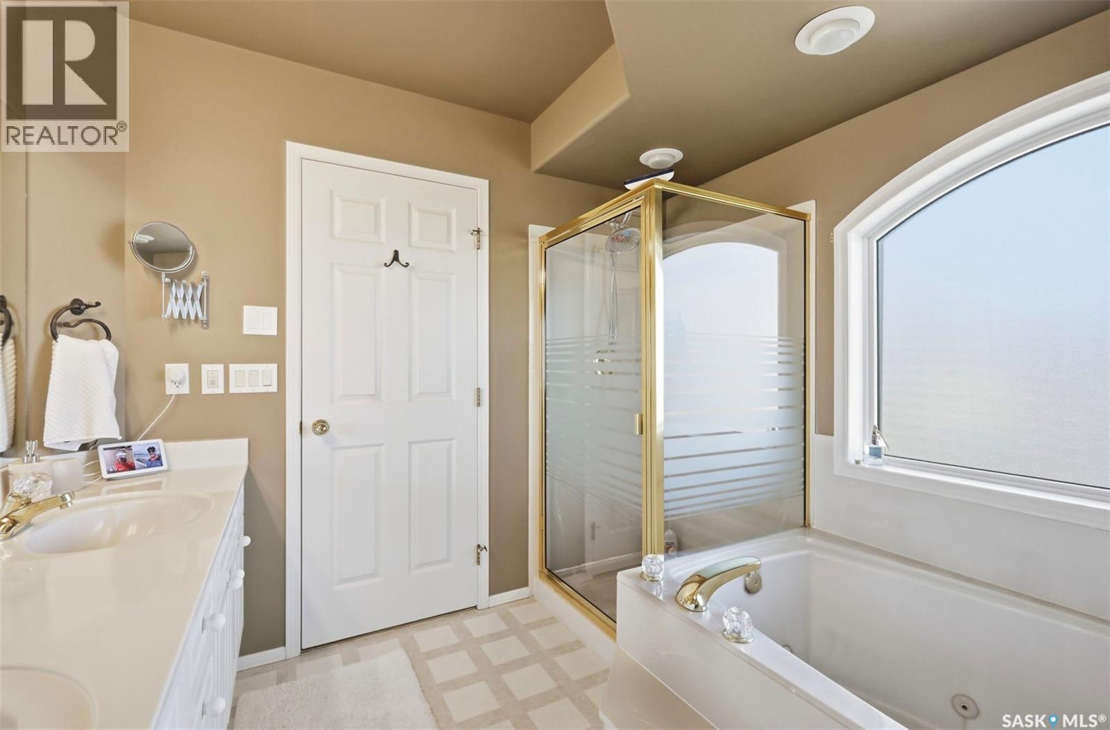 311 Guenter Crescent, Saskatoon, SK - Indoor Photo Showing Bathroom