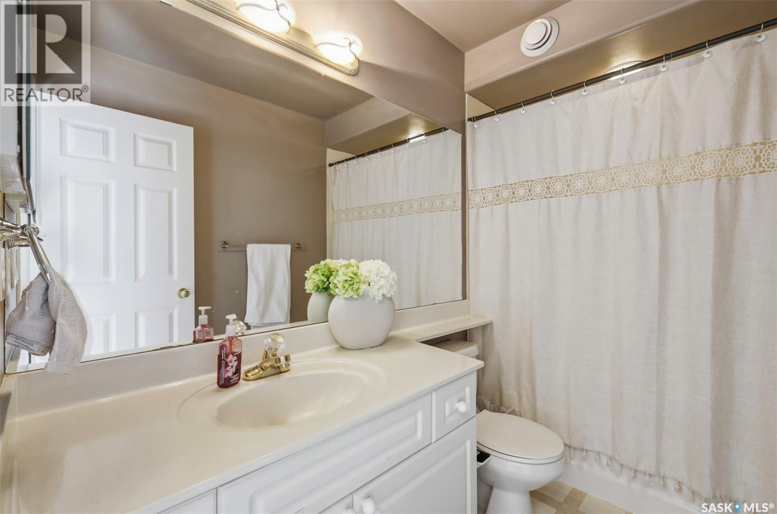 311 Guenter Crescent, Saskatoon, SK - Indoor Photo Showing Bathroom