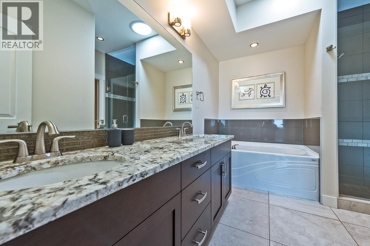 2000 Valleyview Drive Unit# 21, Osoyoos, BC - Indoor Photo Showing Bathroom