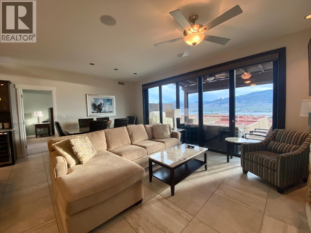 2000 Valleyview Drive Unit# 21, Osoyoos, BC - Indoor Photo Showing Living Room