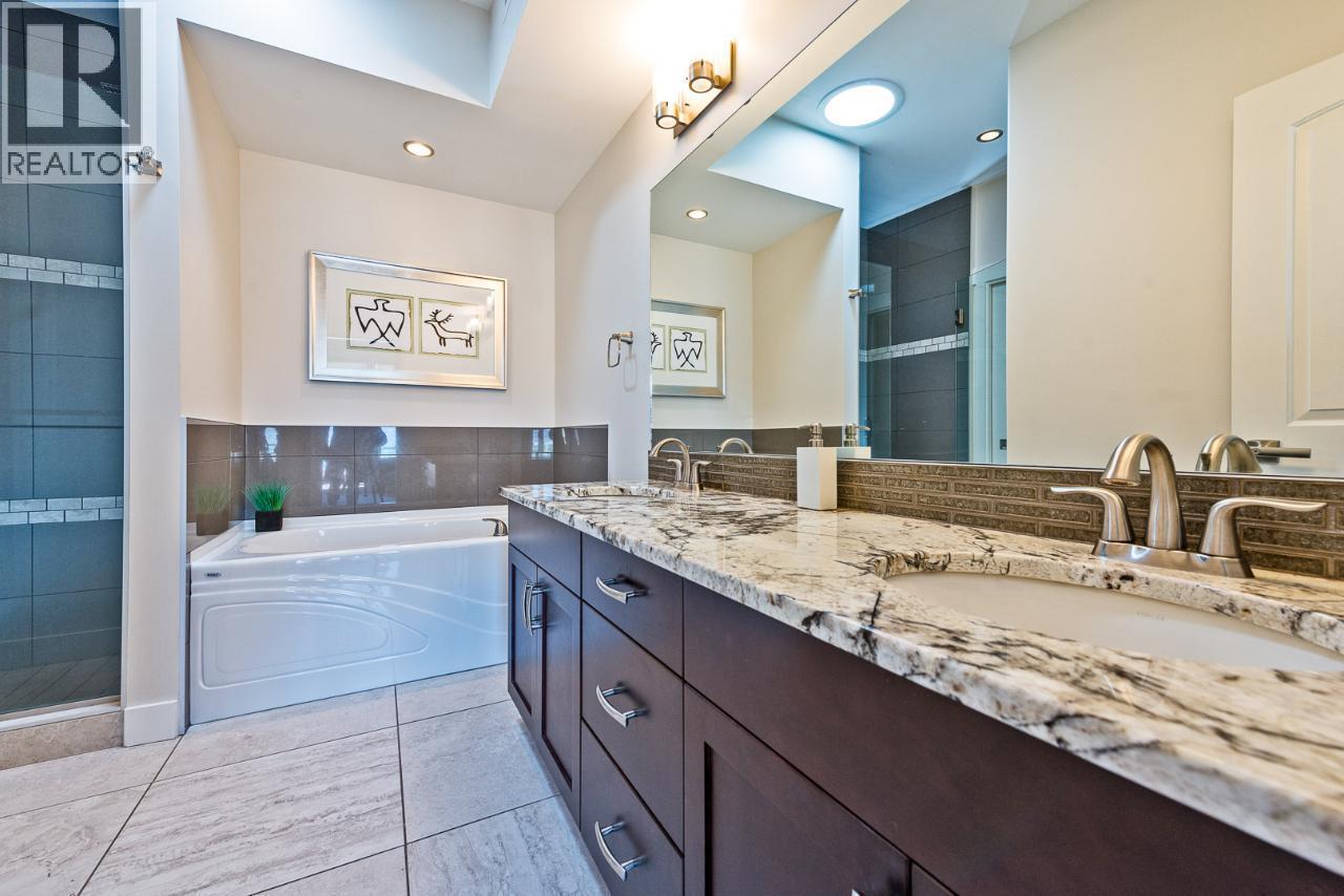 2000 Valleyview Drive Unit# 21, Osoyoos, BC - Indoor Photo Showing Bathroom
