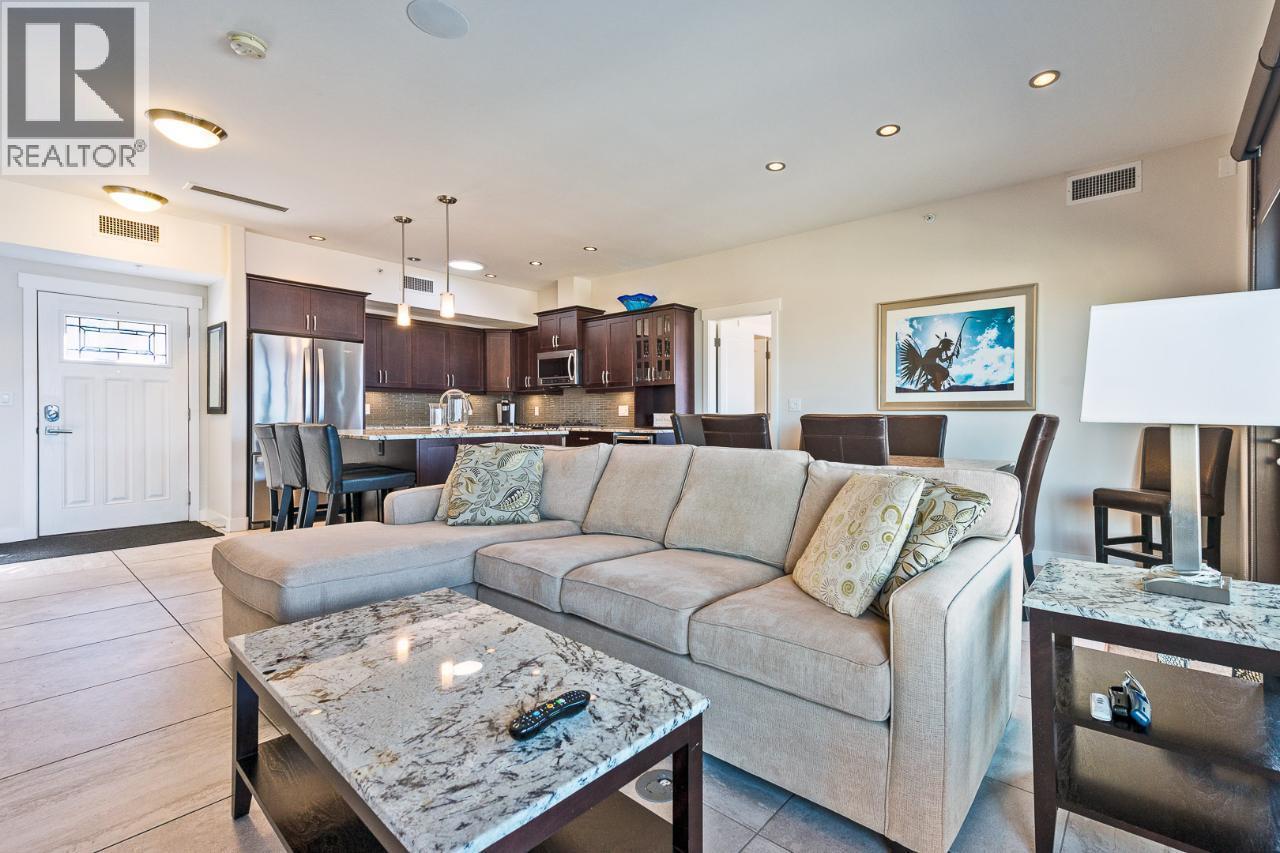 2000 Valleyview Drive Unit# 21, Osoyoos, BC - Indoor Photo Showing Living Room