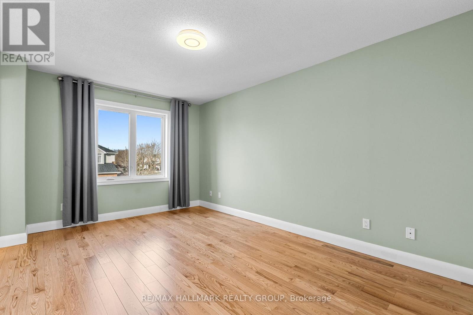 Bright bedroom with large window - 988 Lucille Way, Ottawa, ON - Indoor Photo Showing Other Room
