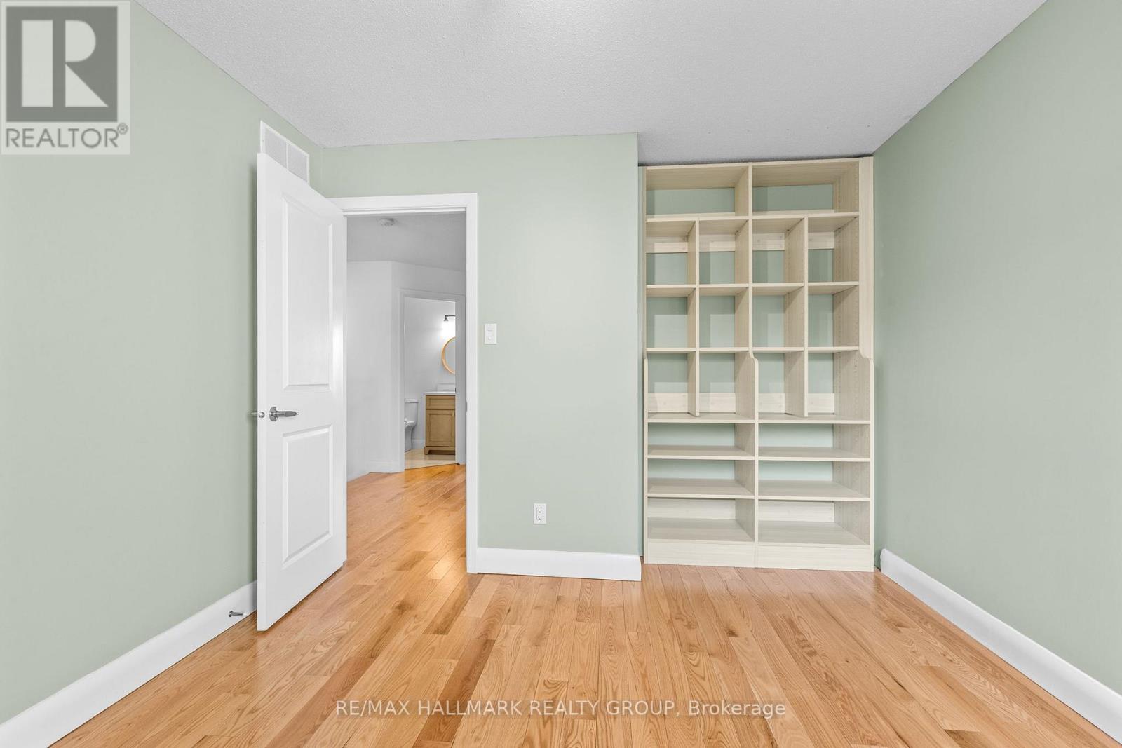 Secondary bedroom with custom built-ins - 988 Lucille Way, Ottawa, ON - Indoor Photo Showing Other Room