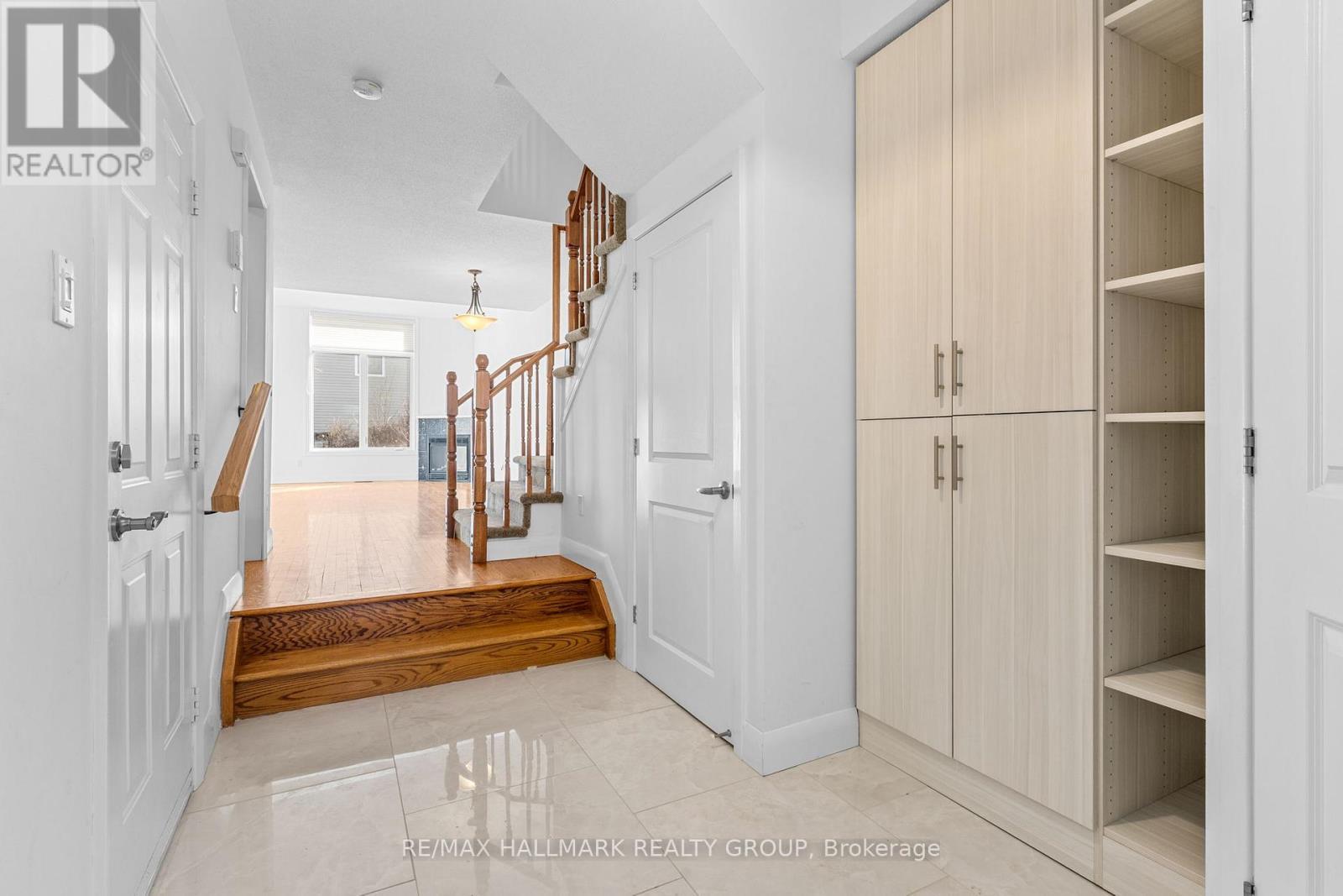 Entryway with built-in storage - 988 Lucille Way, Ottawa, ON - Indoor Photo Showing Other Room