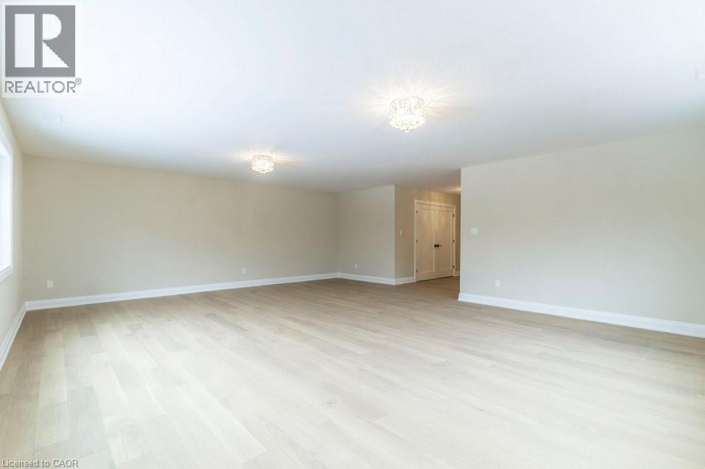 Spare room featuring baseboards and light wood-style flooring - 1105 Main Street E, Cambridge, ON - Indoor Photo Showing Other Room