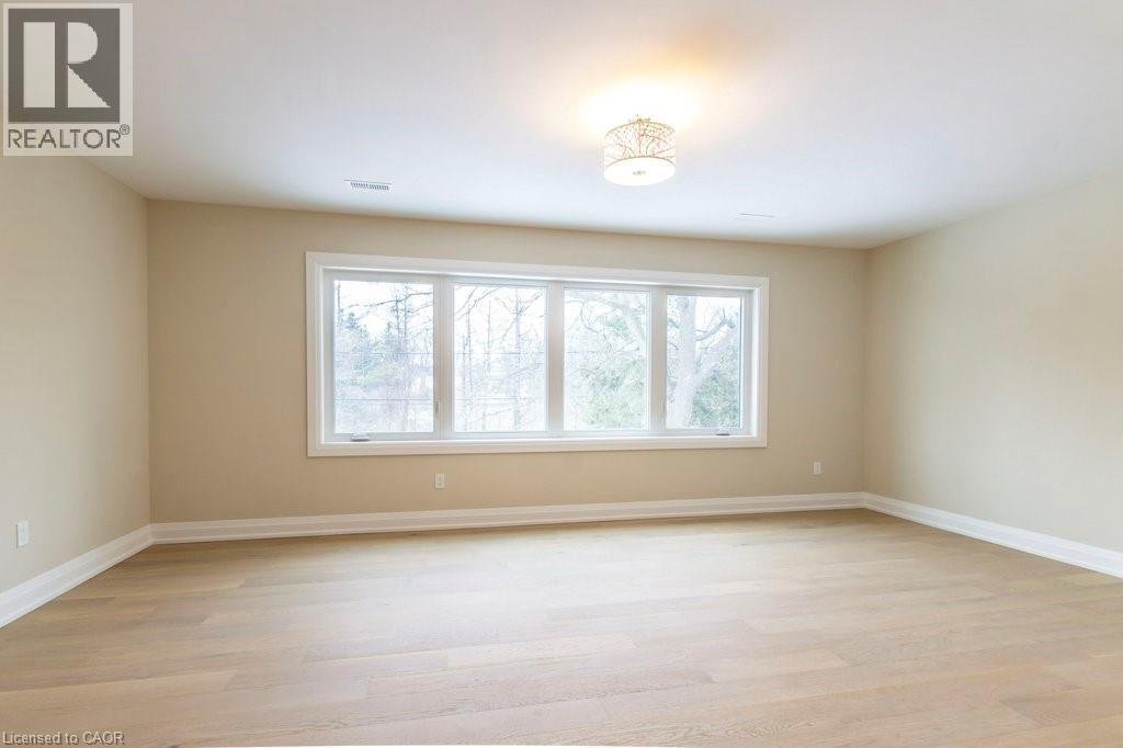 Unfurnished room featuring light wood-style floors - 1105 Main Street E, Cambridge, ON - Indoor Photo Showing Other Room