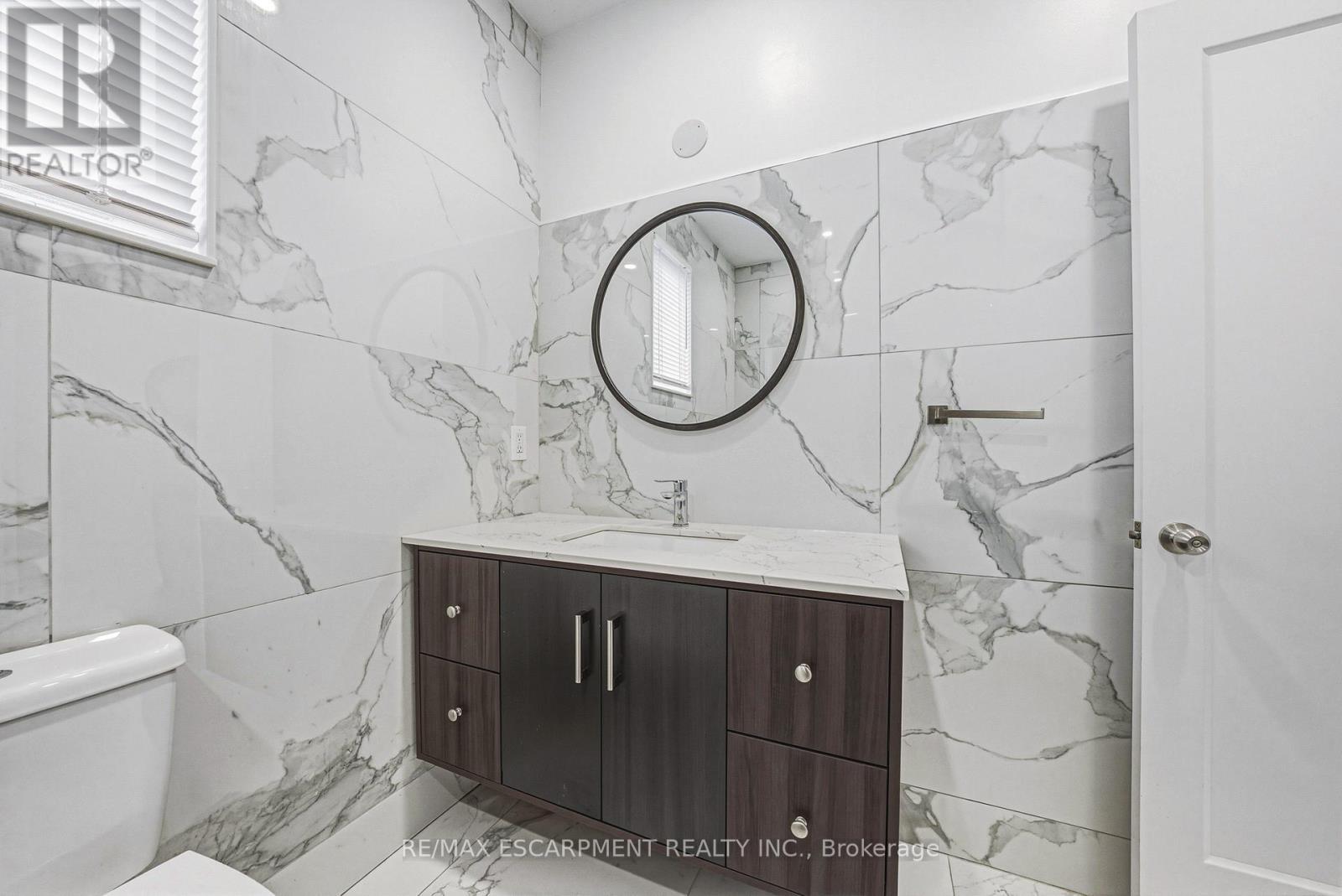 68 Vansitmart Avenue, Hamilton, ON - Indoor Photo Showing Bathroom