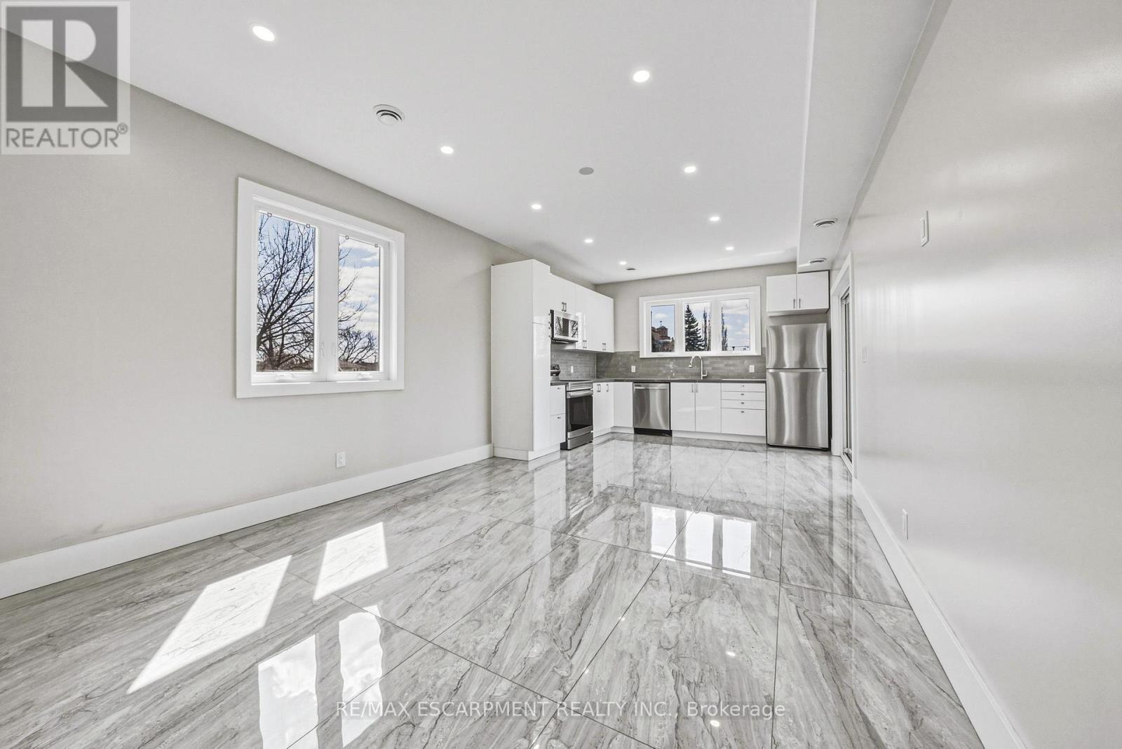 68 Vansitmart Avenue, Hamilton, ON - Indoor Photo Showing Other Room