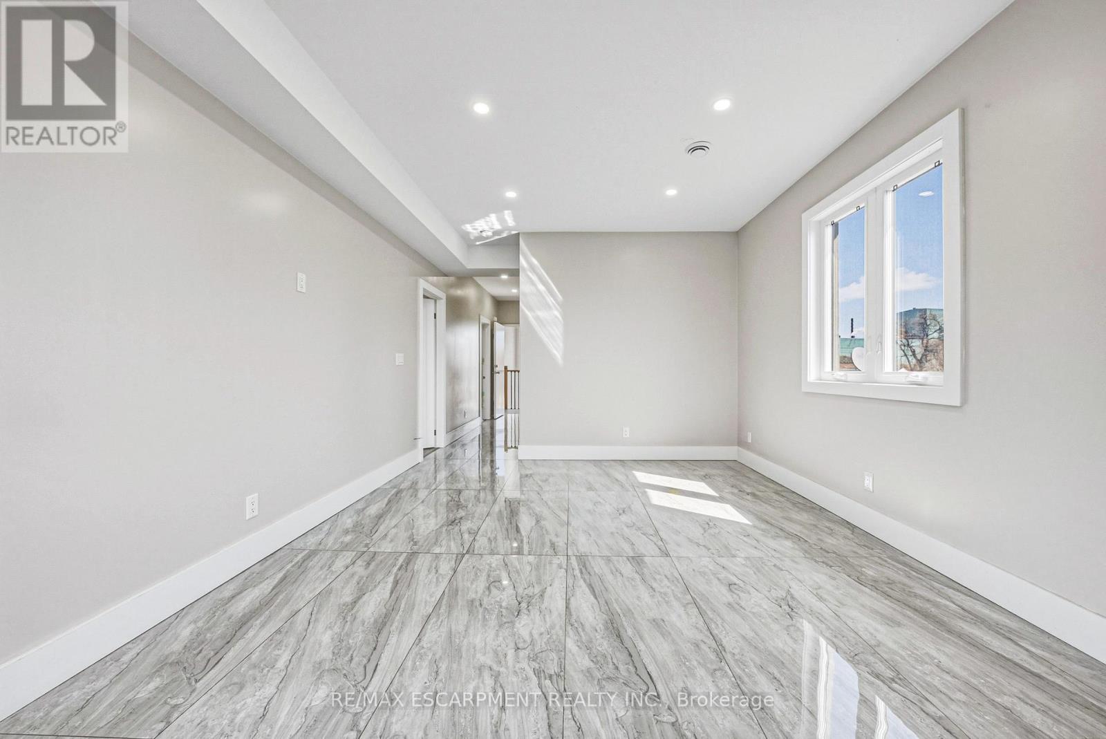 68 Vansitmart Avenue, Hamilton, ON - Indoor Photo Showing Other Room
