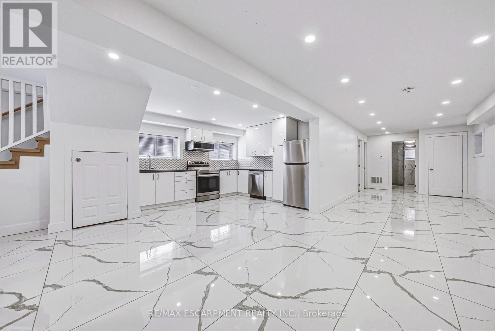 68 Vansitmart Avenue, Hamilton, ON - Indoor Photo Showing Other Room