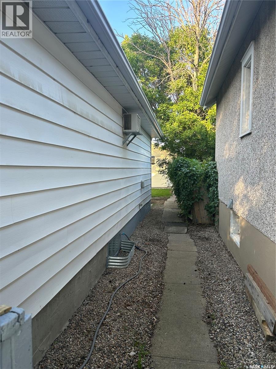 2059 Mcdonald Street, Regina, SK - Outdoor