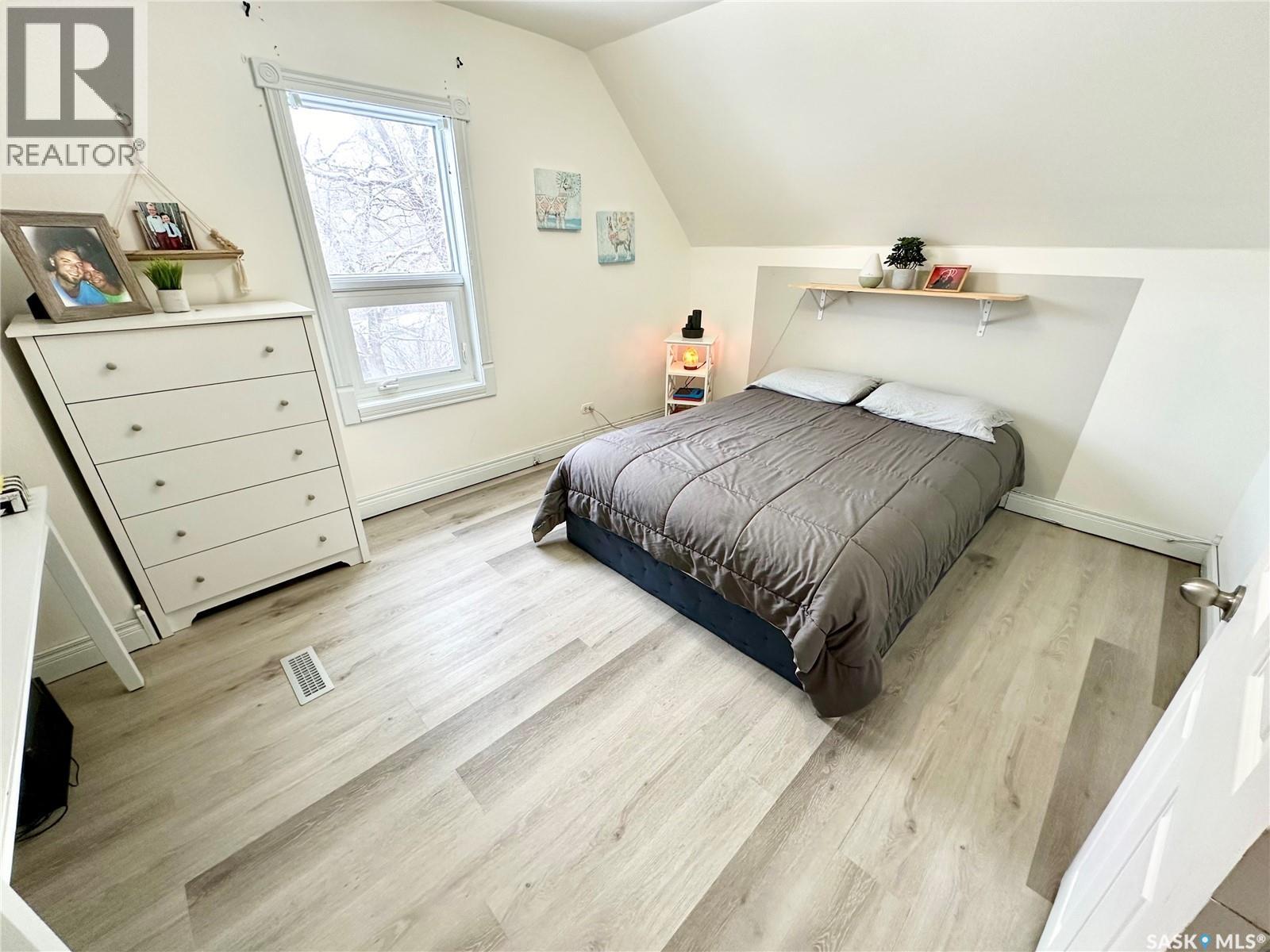 416 3Rd Street Se, Weyburn, SK - Indoor Photo Showing Bedroom