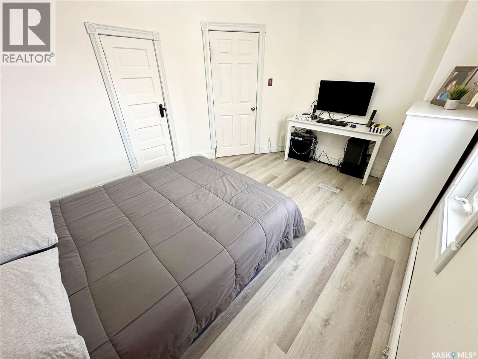 416 3Rd Street Se, Weyburn, SK - Indoor Photo Showing Bedroom