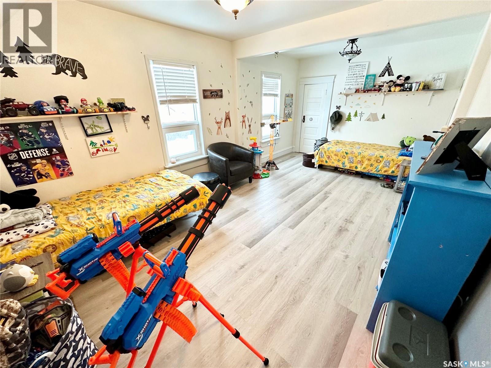 416 3Rd Street Se, Weyburn, SK - Indoor