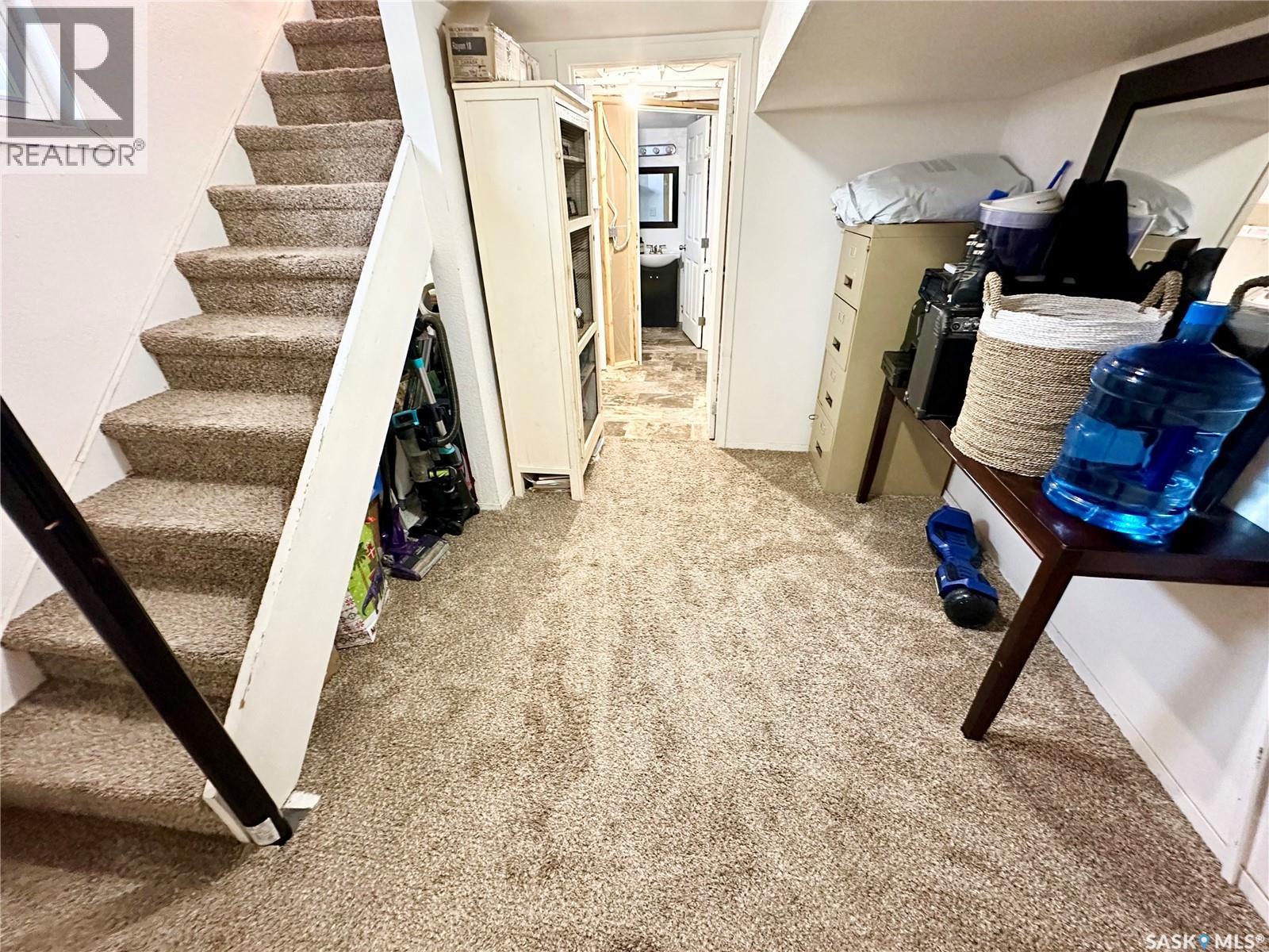 416 3Rd Street Se, Weyburn, SK - Indoor Photo Showing Other Room