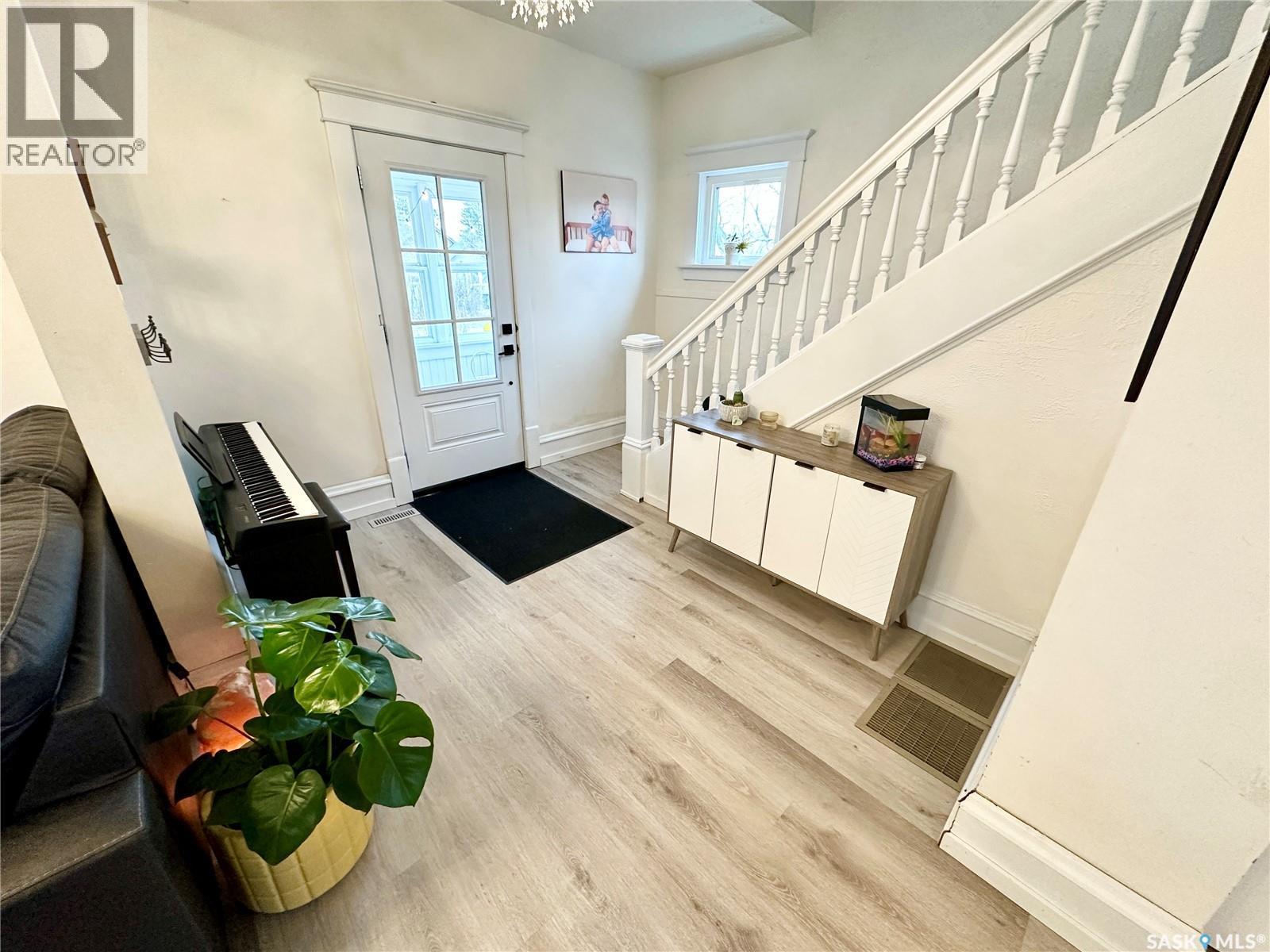 416 3Rd Street Se, Weyburn, SK - Indoor Photo Showing Other Room