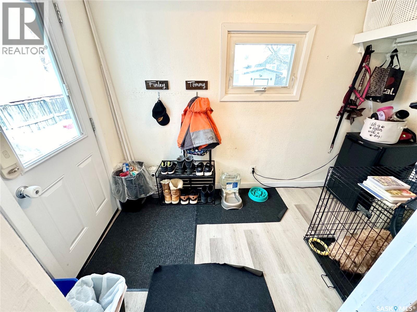 416 3Rd Street Se, Weyburn, SK - Indoor Photo Showing Other Room