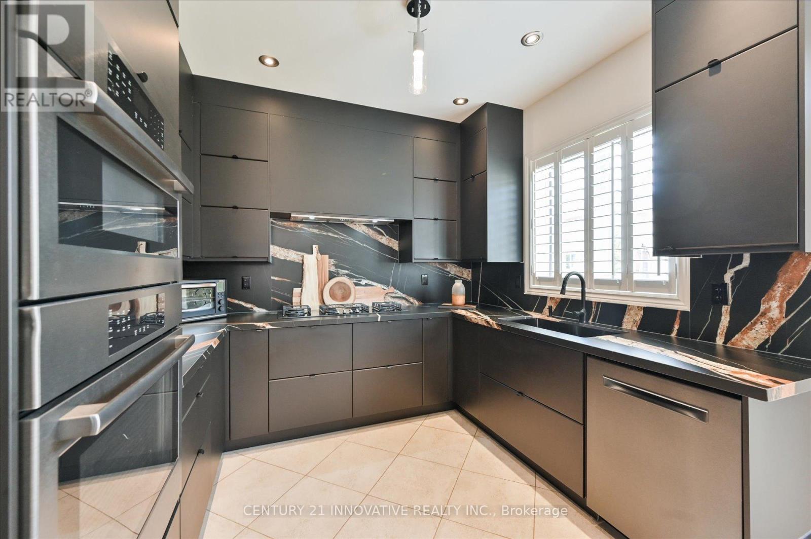 92 Riverwalk Drive, Markham, ON - Indoor Photo Showing Kitchen With Double Sink