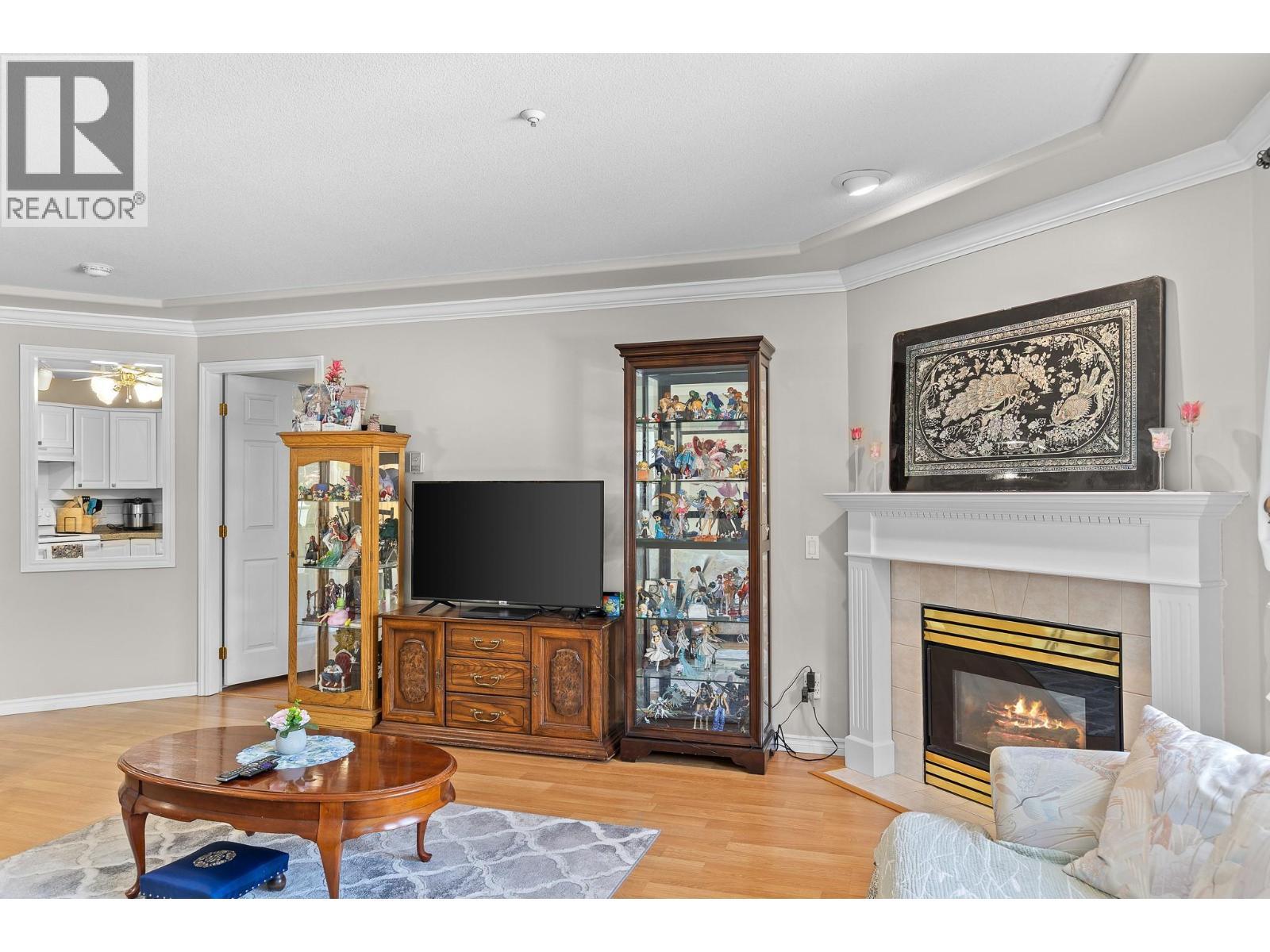 3300 Centennial Drive Unit# 204, Vernon, BC - Indoor Photo Showing Living Room With Fireplace