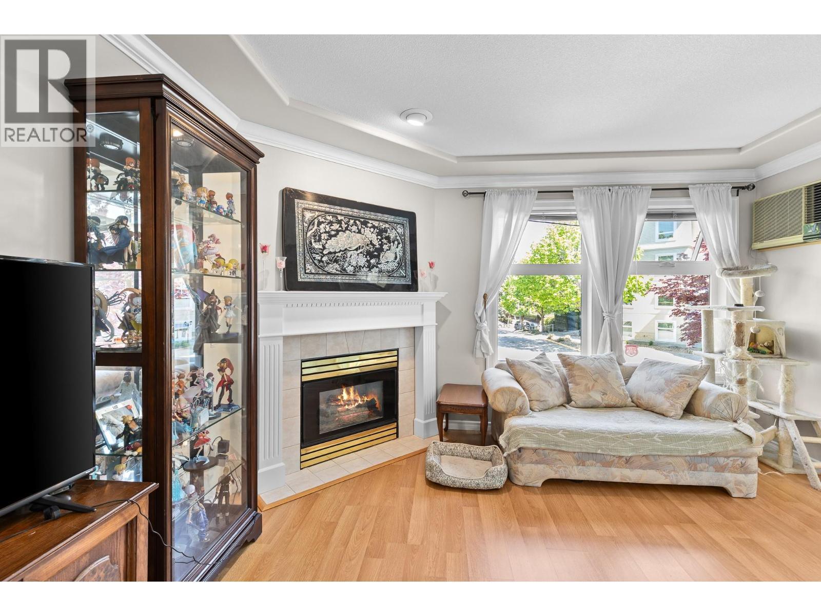 3300 Centennial Drive Unit# 204, Vernon, BC - Indoor Photo Showing Living Room With Fireplace