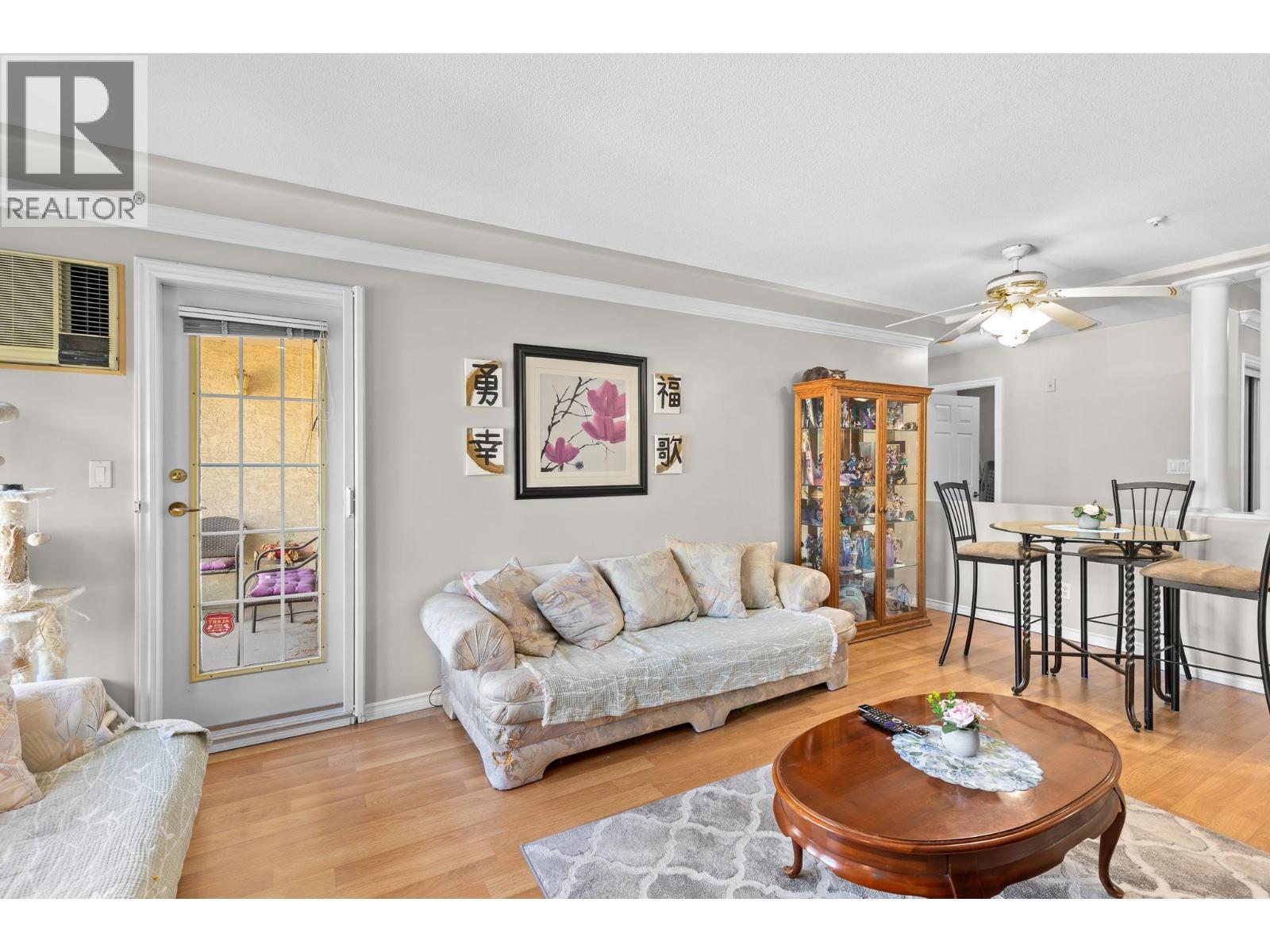 3300 Centennial Drive Unit# 204, Vernon, BC - Indoor Photo Showing Living Room