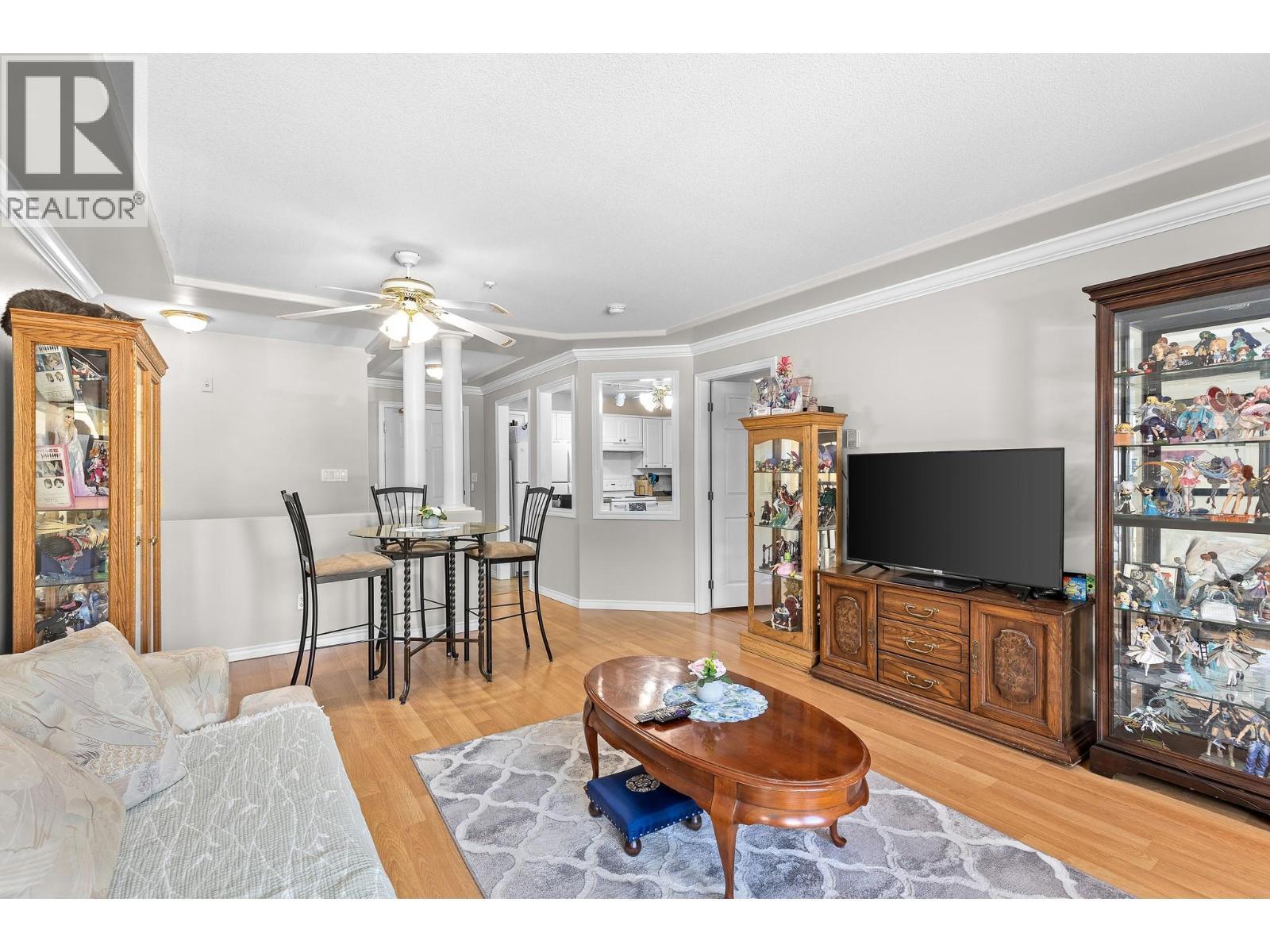3300 Centennial Drive Unit# 204, Vernon, BC - Indoor Photo Showing Living Room