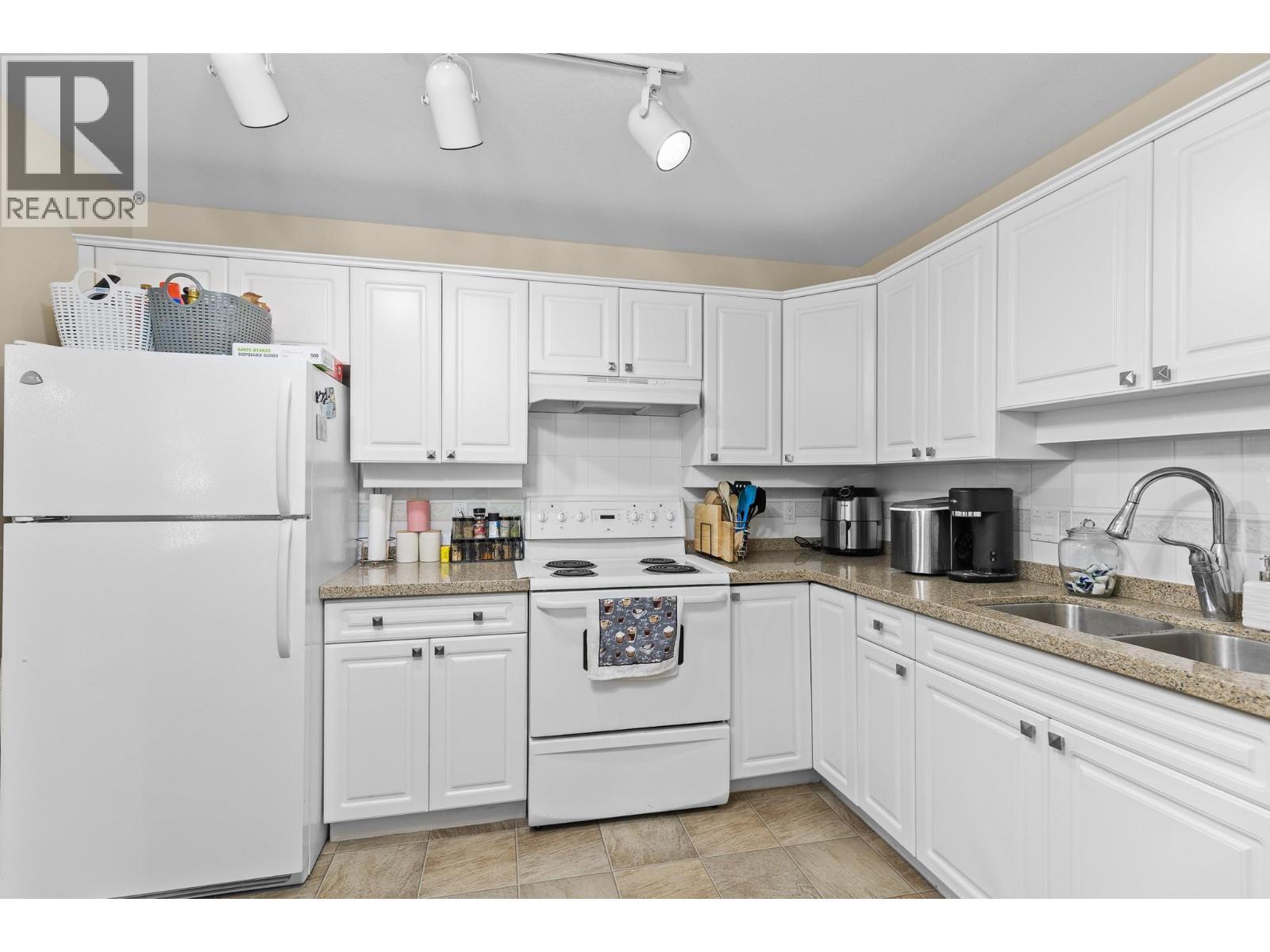 3300 Centennial Drive Unit# 204, Vernon, BC - Indoor Photo Showing Kitchen With Double Sink