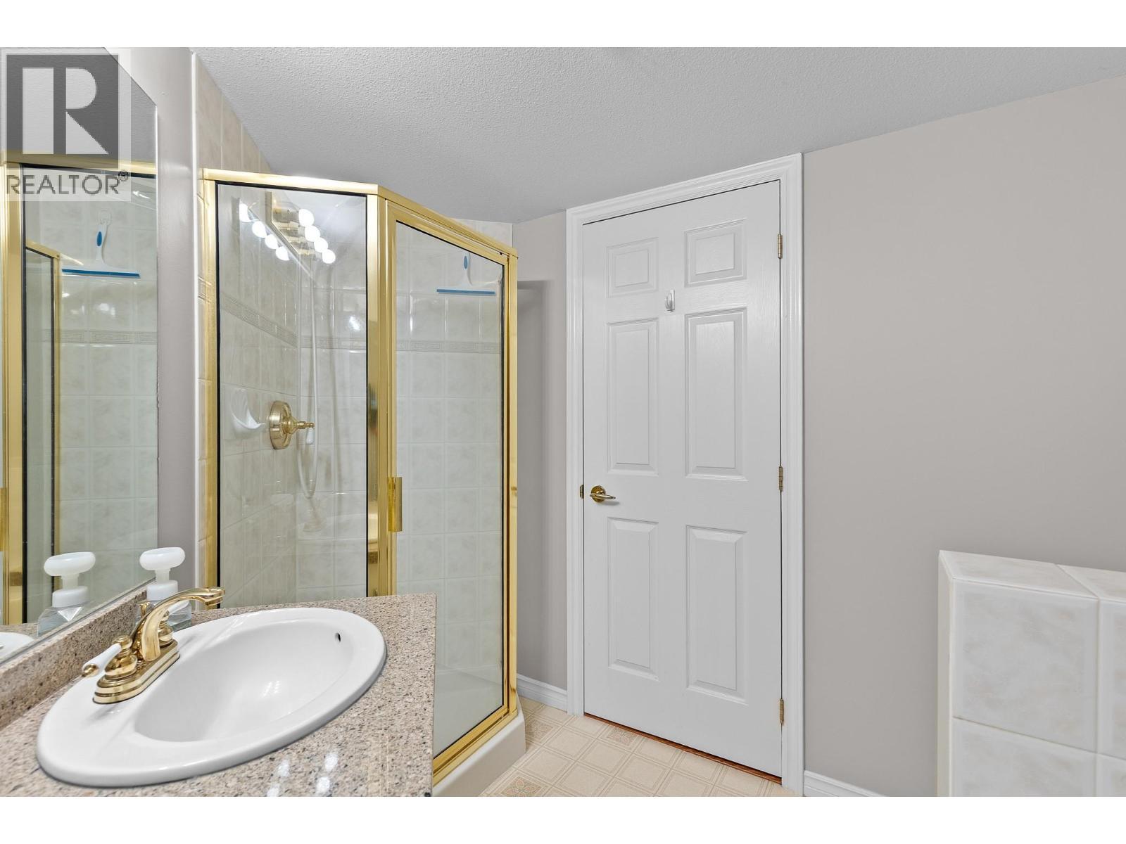3300 Centennial Drive Unit# 204, Vernon, BC - Indoor Photo Showing Bathroom