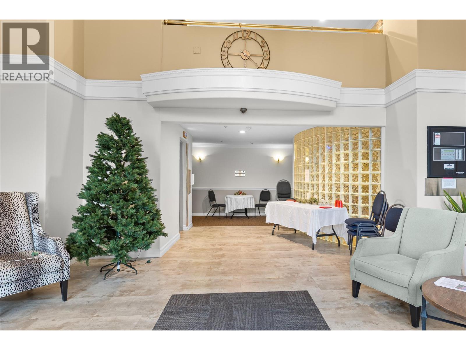 3300 Centennial Drive Unit# 204, Vernon, BC - Indoor Photo Showing Living Room