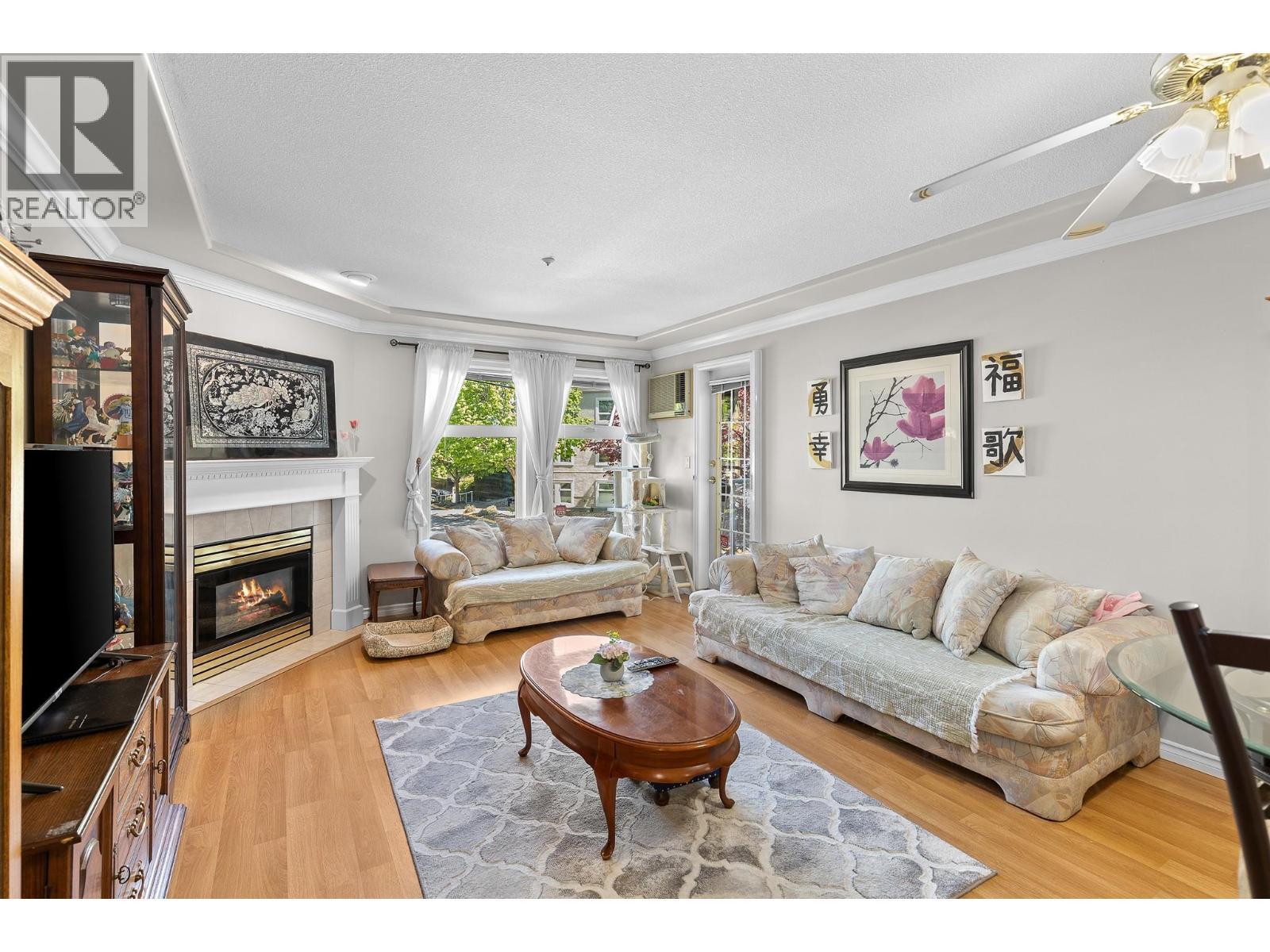 3300 Centennial Drive Unit# 204, Vernon, BC - Indoor Photo Showing Living Room With Fireplace
