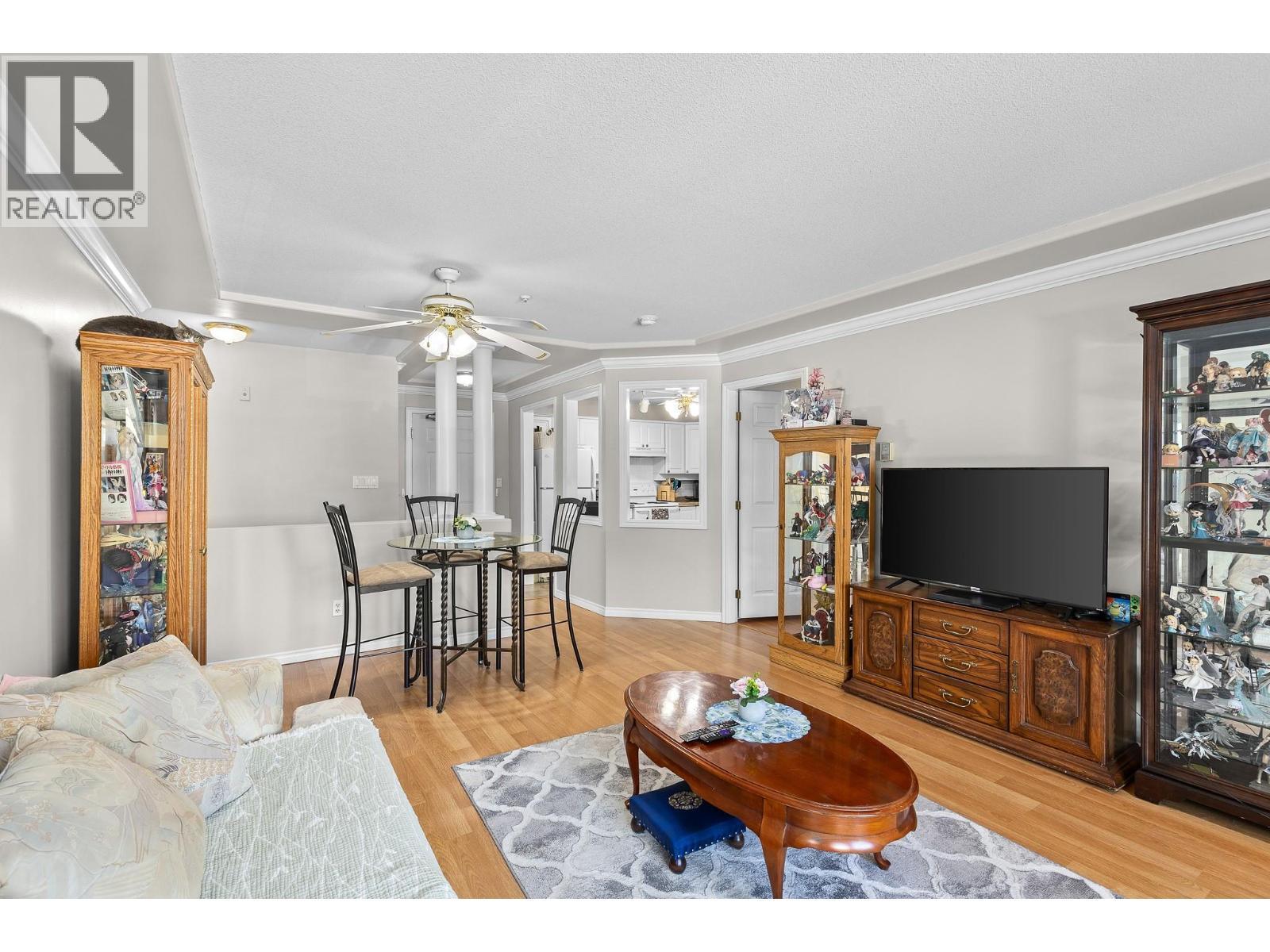 3300 Centennial Drive Unit# 204, Vernon, BC - Indoor Photo Showing Living Room