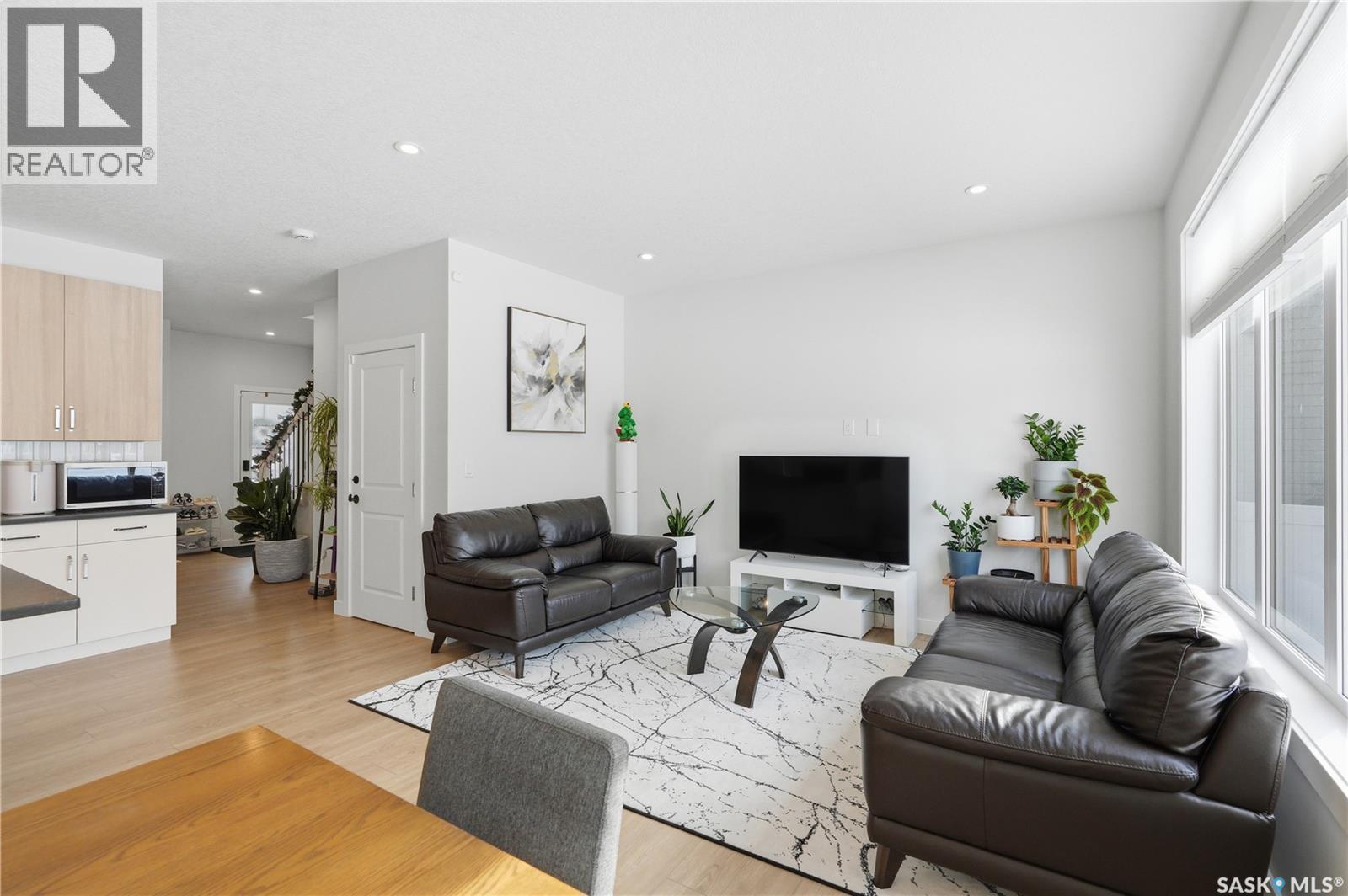 159 Doran Way, Saskatoon, SK - Indoor Photo Showing Living Room