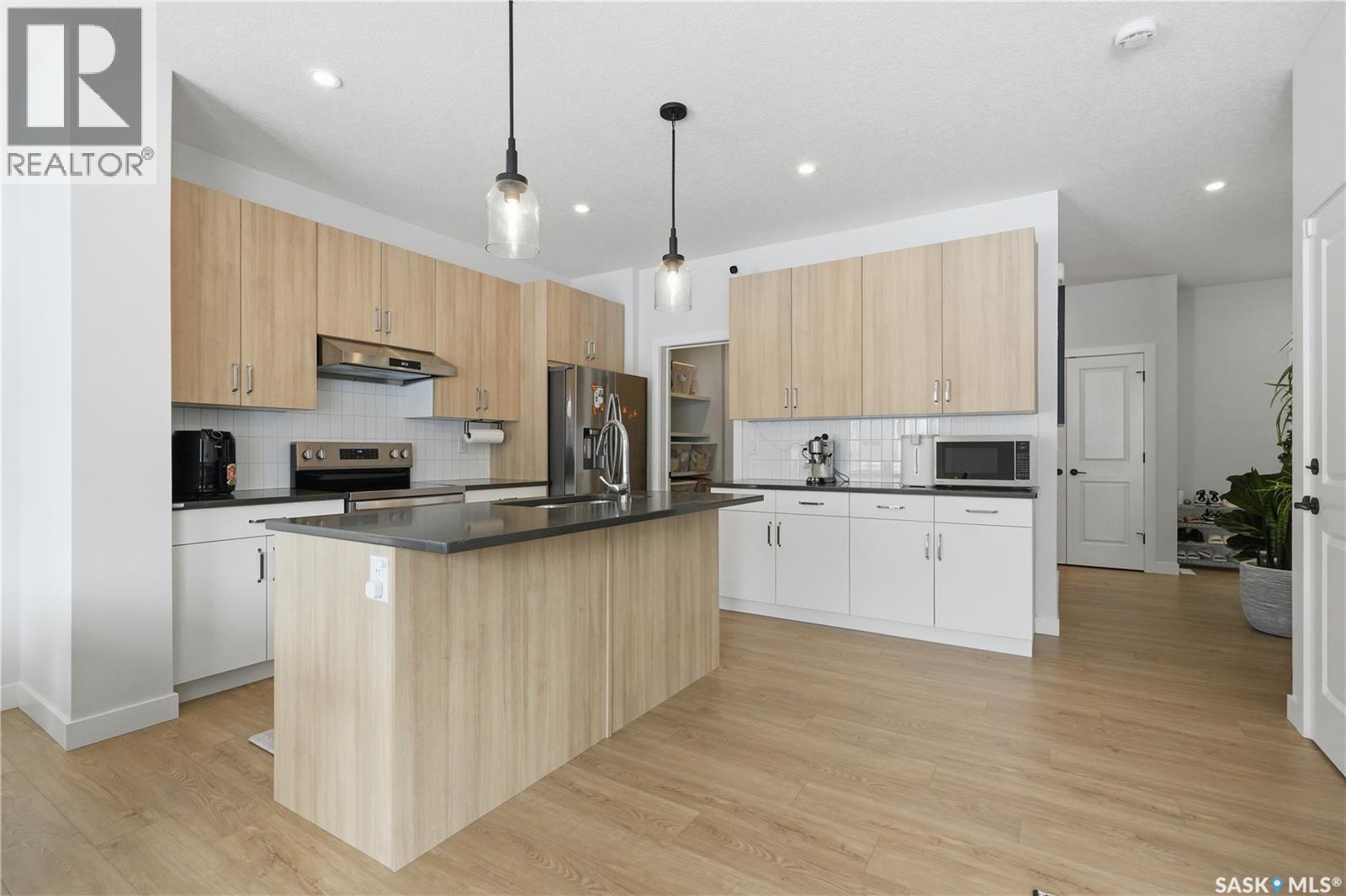 159 Doran Way, Saskatoon, SK - Indoor Photo Showing Kitchen With Upgraded Kitchen