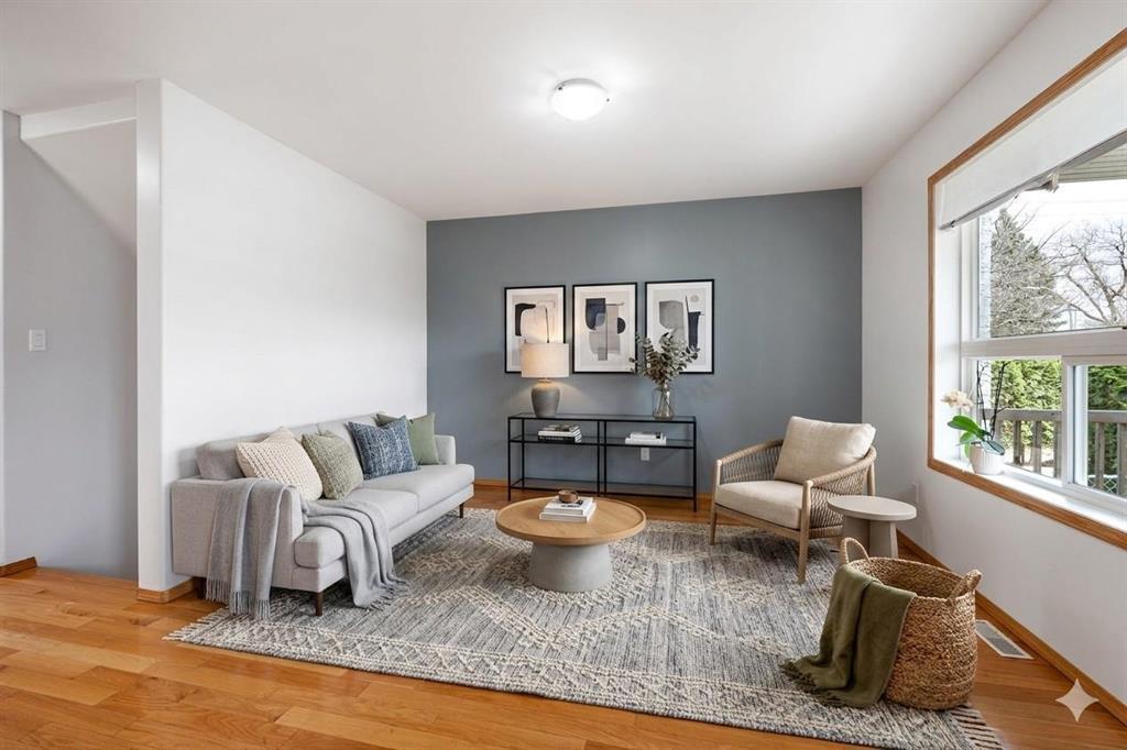 79 Fernwood Avenue, Winnipeg, MB - Indoor Photo Showing Living Room