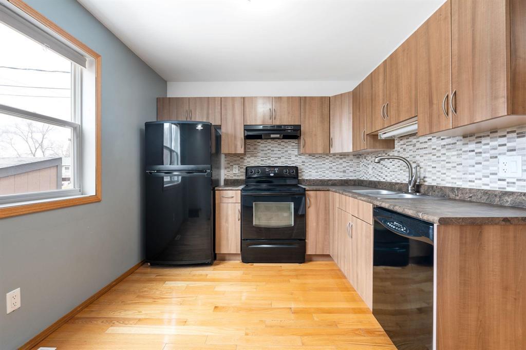 79 Fernwood Avenue, Winnipeg, MB - Indoor Photo Showing Kitchen With Double Sink