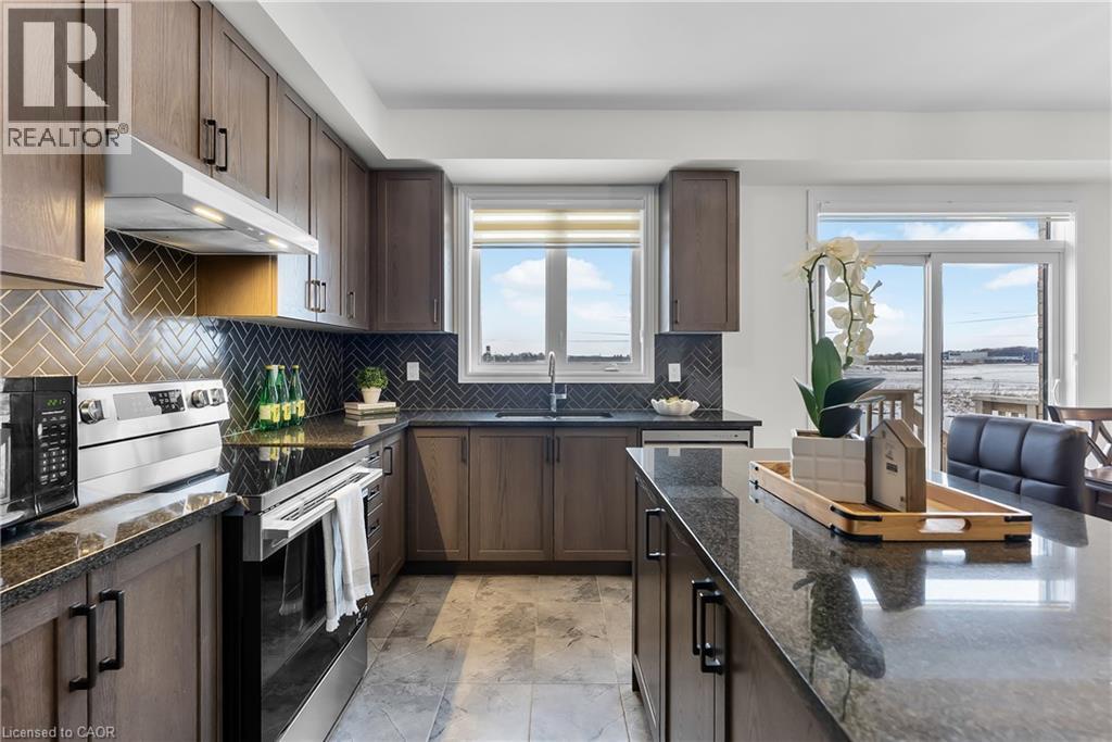 229 Vanilla Trail, Thorold, ON - Indoor Photo Showing Kitchen