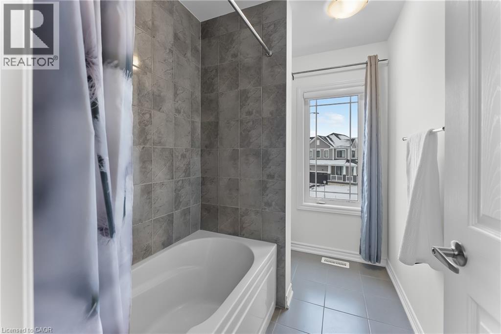 229 Vanilla Trail, Thorold, ON - Indoor Photo Showing Bathroom
