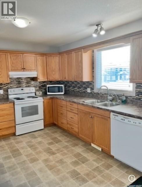46 Clarke Avenue, Yorkton, SK - Indoor Photo Showing Kitchen With Double Sink