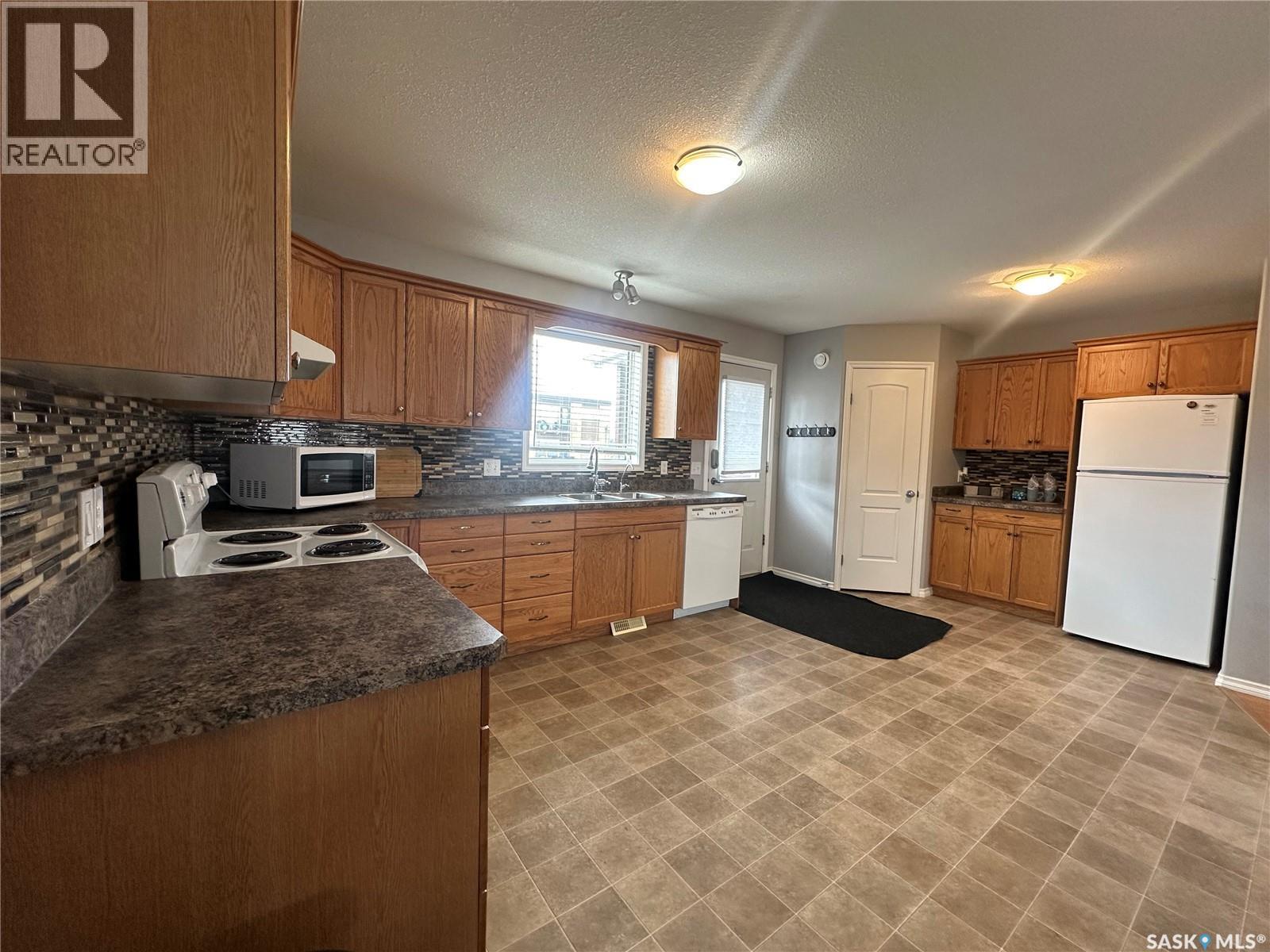 46 Clarke Avenue, Yorkton, SK - Indoor Photo Showing Kitchen