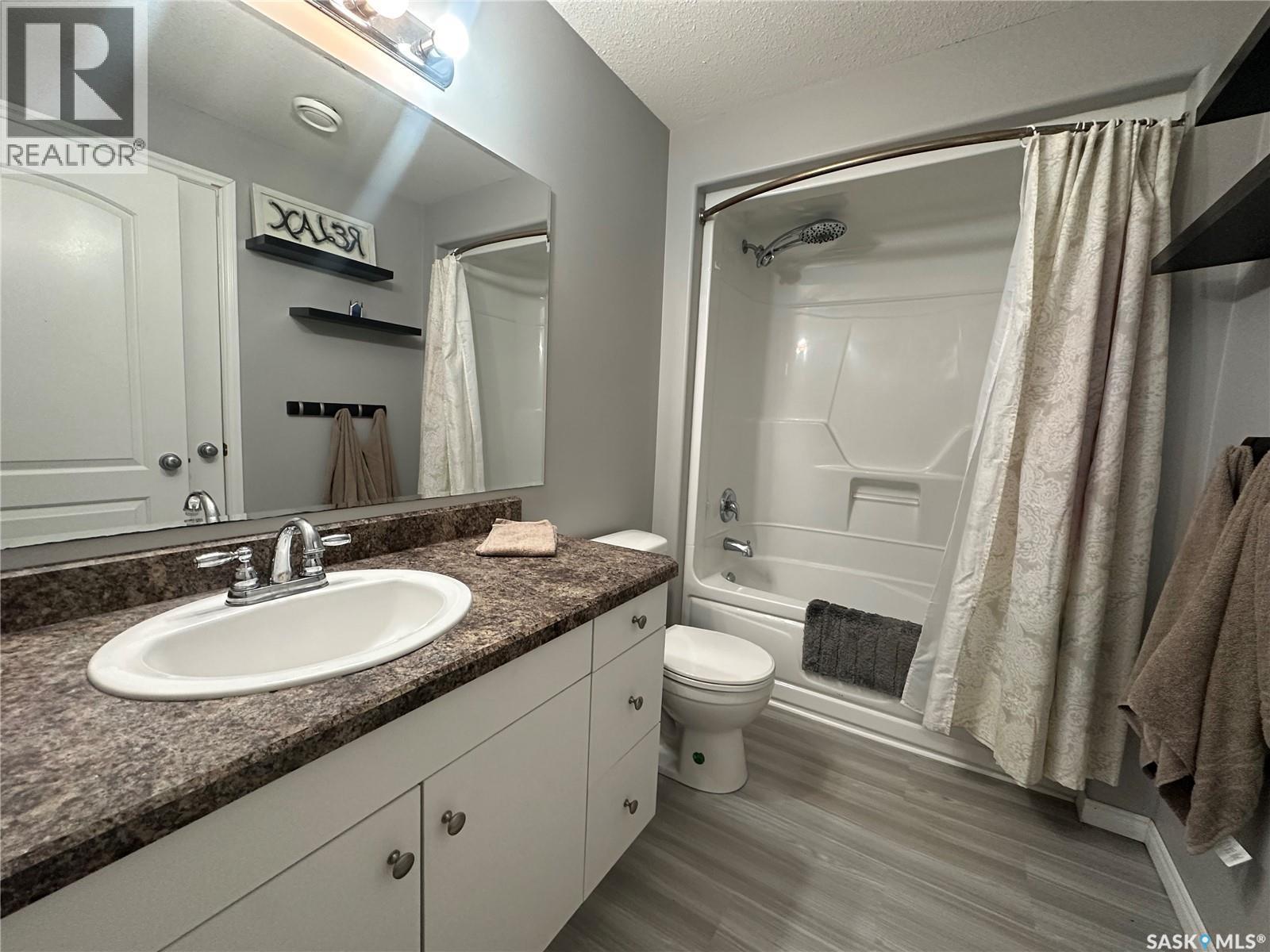 46 Clarke Avenue, Yorkton, SK - Indoor Photo Showing Bathroom