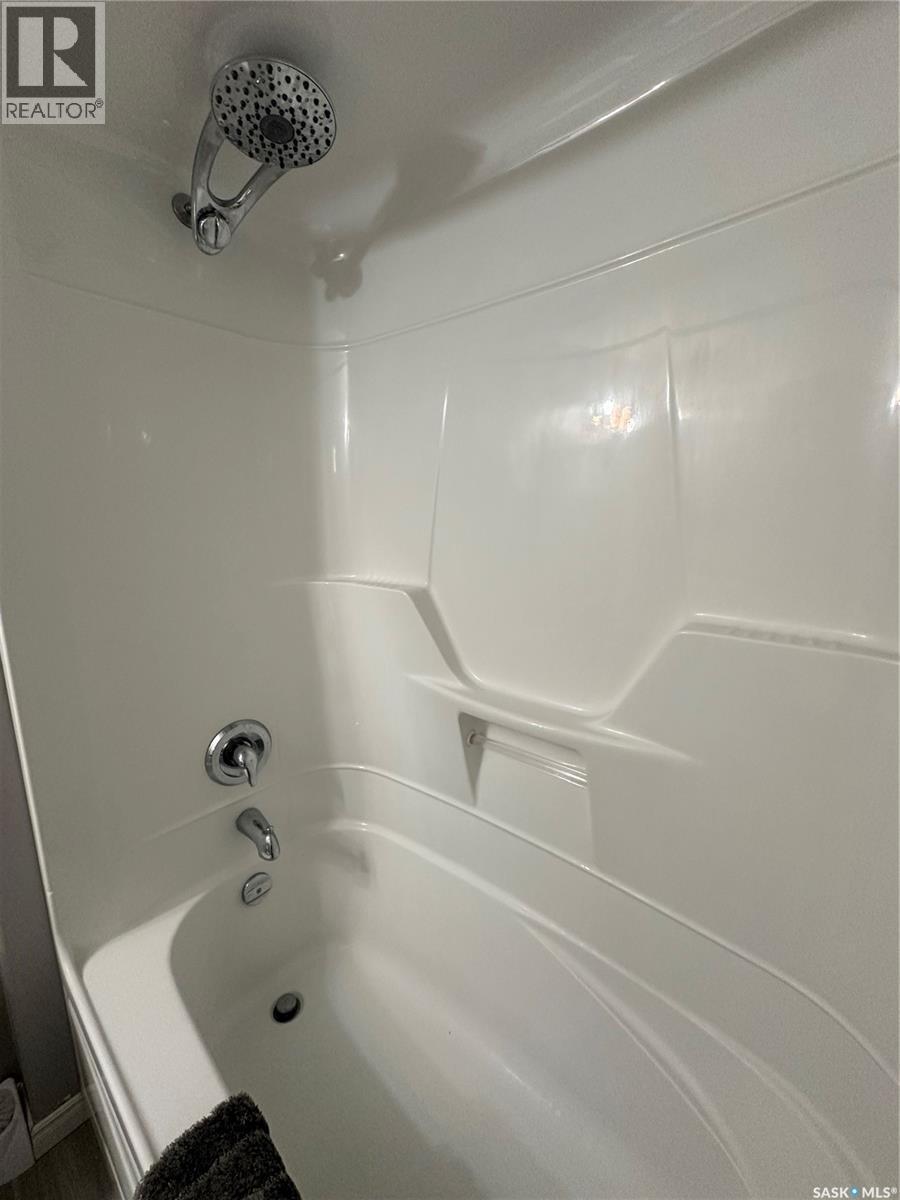 46 Clarke Avenue, Yorkton, SK - Indoor Photo Showing Bathroom
