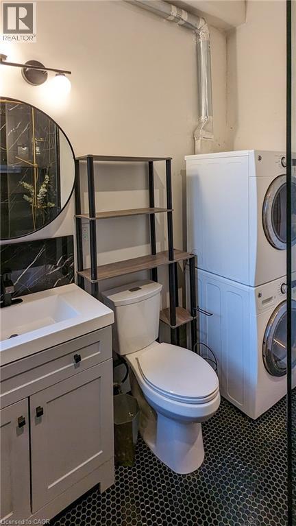 unit 4 - 158 Hunter Street E, Hamilton, ON - Indoor Photo Showing Laundry Room
