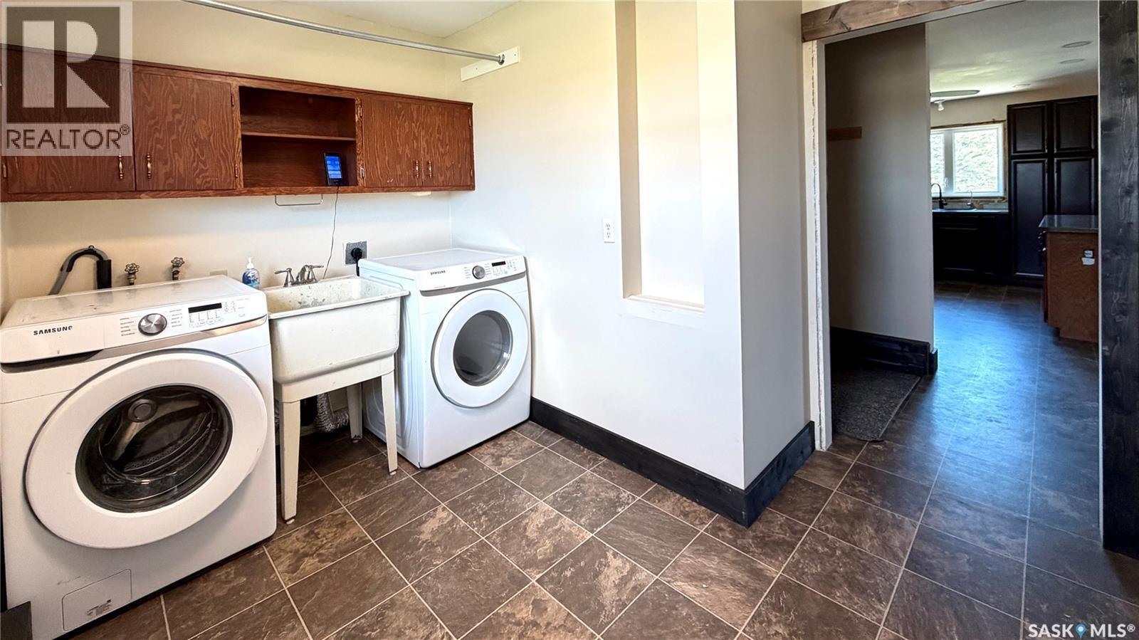 205 Conquest Street, Conquest, SK - Indoor Photo Showing Laundry Room