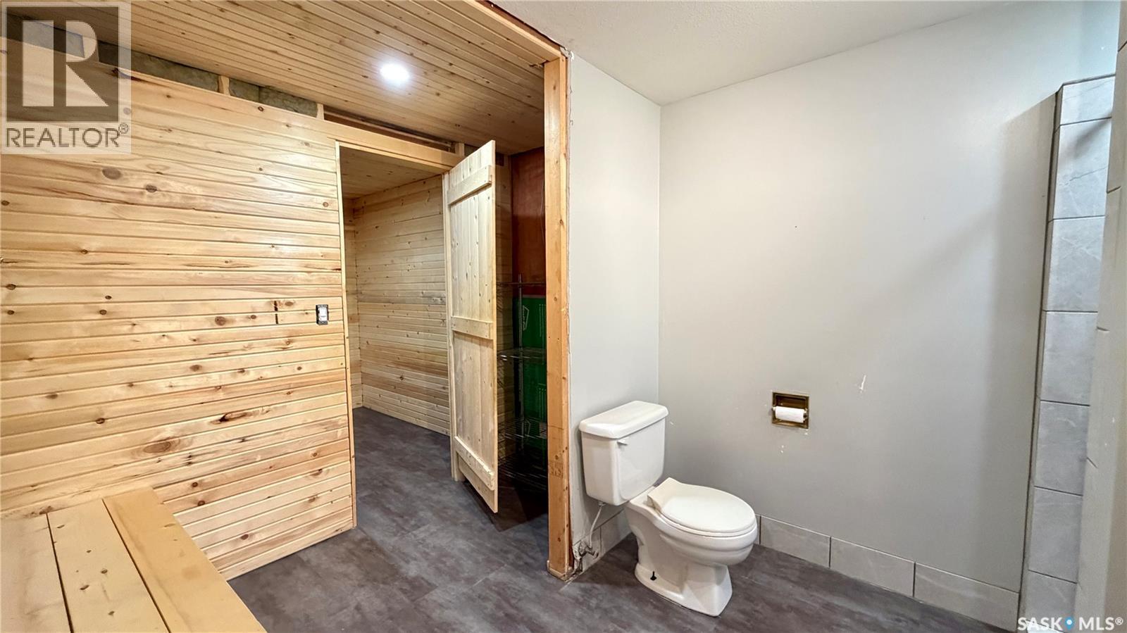 205 Conquest Street, Conquest, SK - Indoor Photo Showing Bathroom