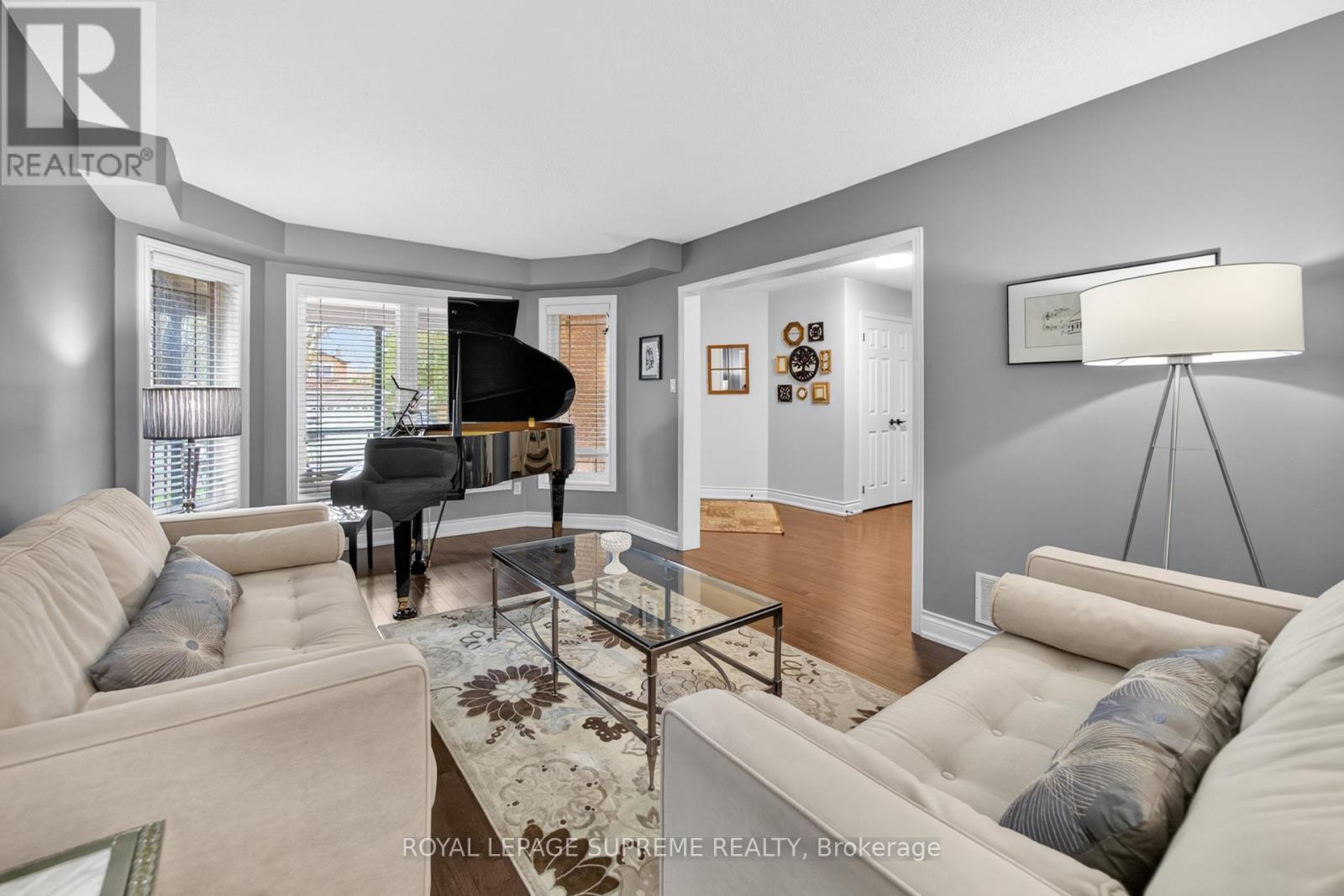 88 Empress Road, Vaughan, ON - Indoor Photo Showing Living Room