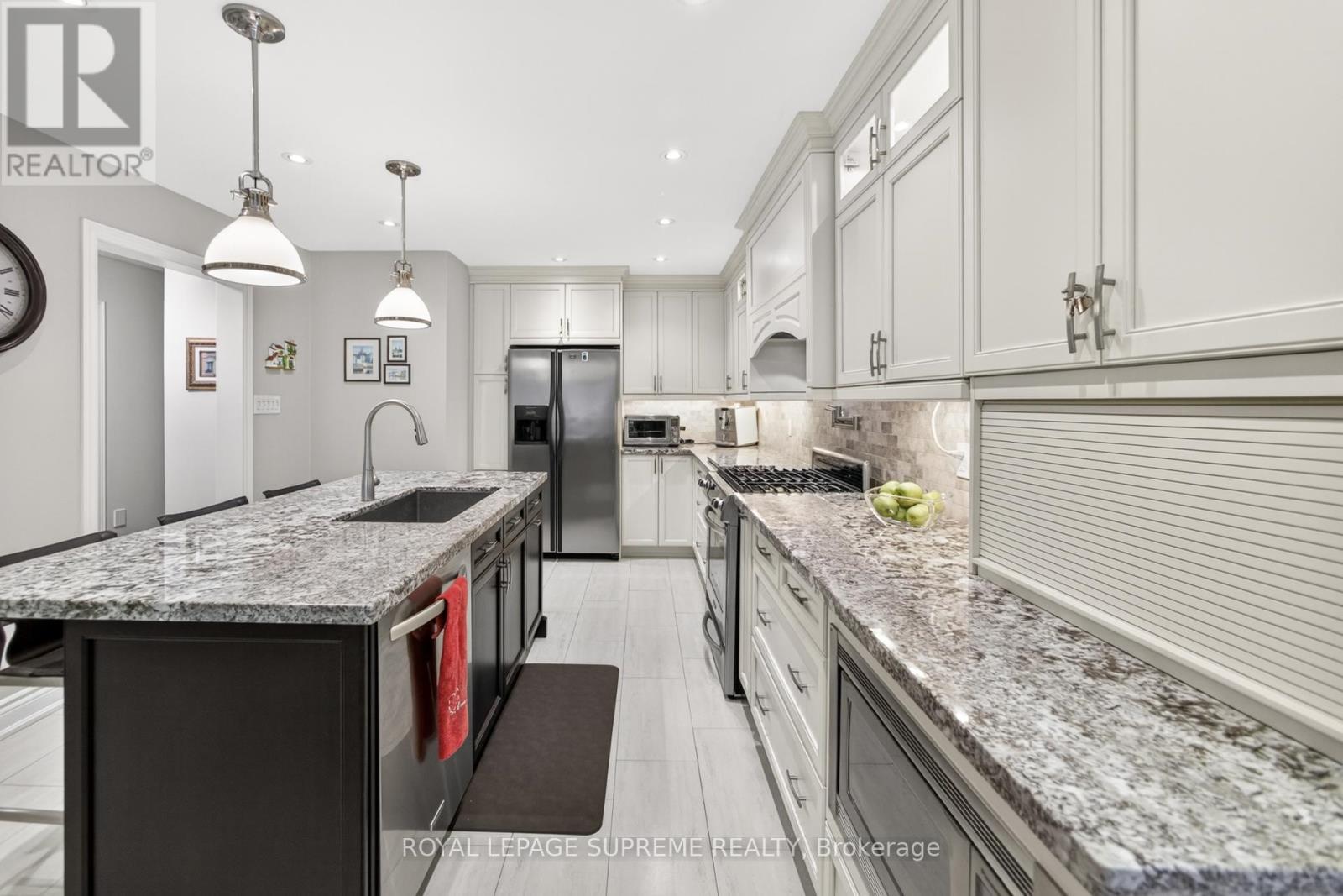 88 Empress Road, Vaughan, ON - Indoor Photo Showing Kitchen With Upgraded Kitchen