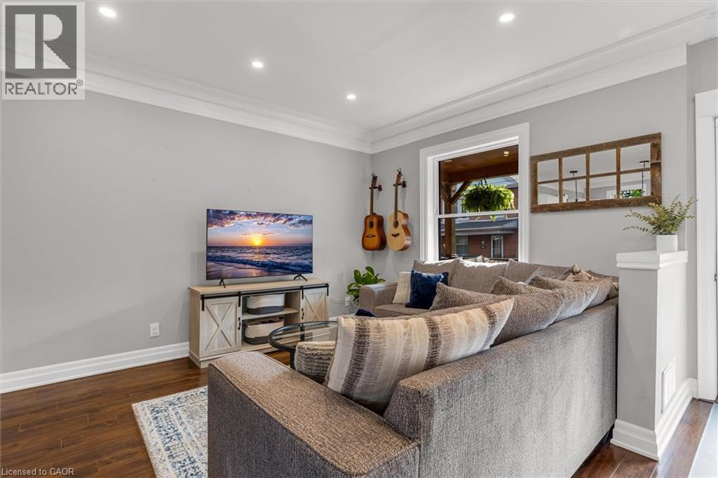 39 Fairleigh Avenue N, Hamilton, ON - Indoor Photo Showing Other Room